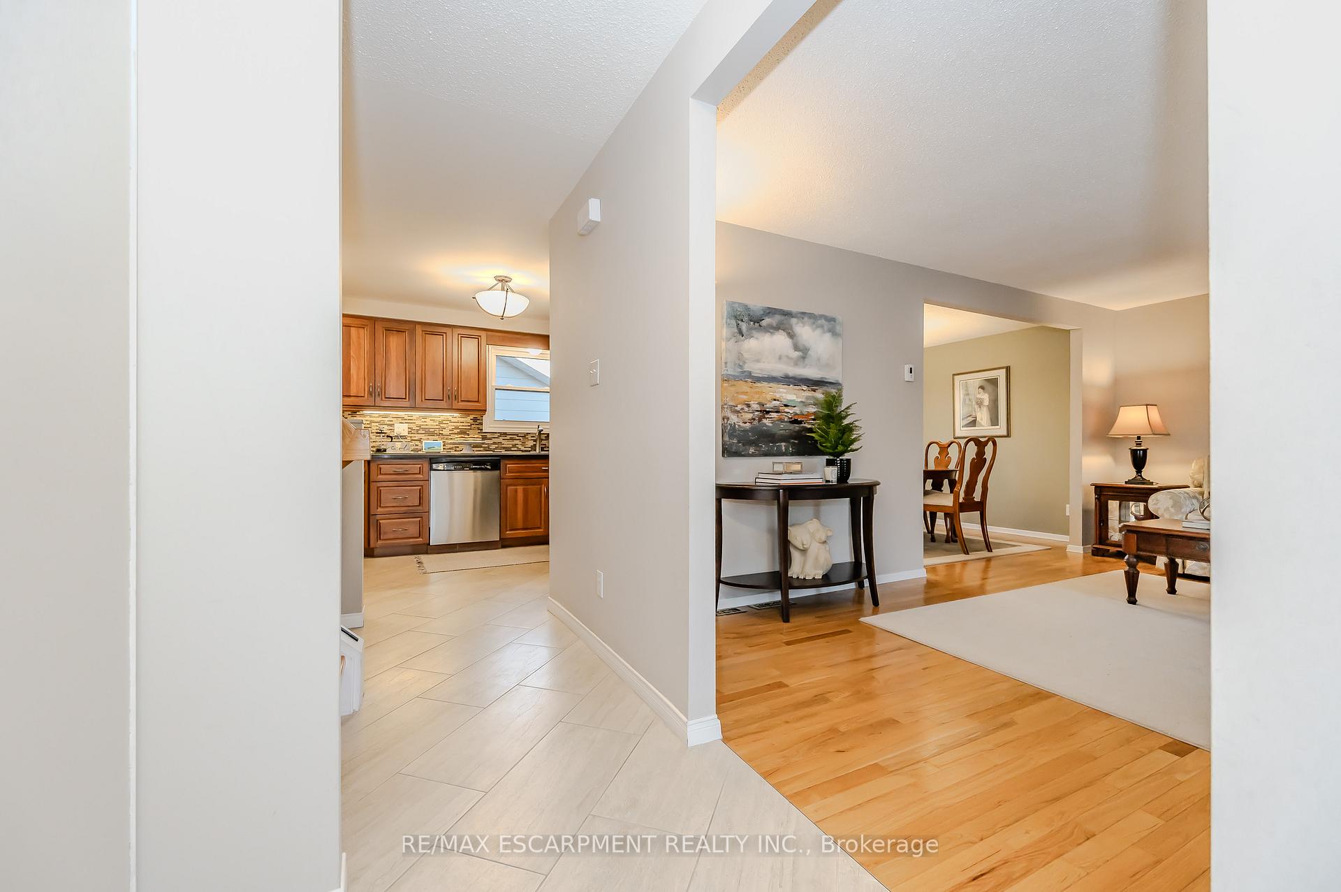 Photo 5 of 2 Jodi Place, Guelph, Willow West/Sugarbush/West Acres — HOMEH