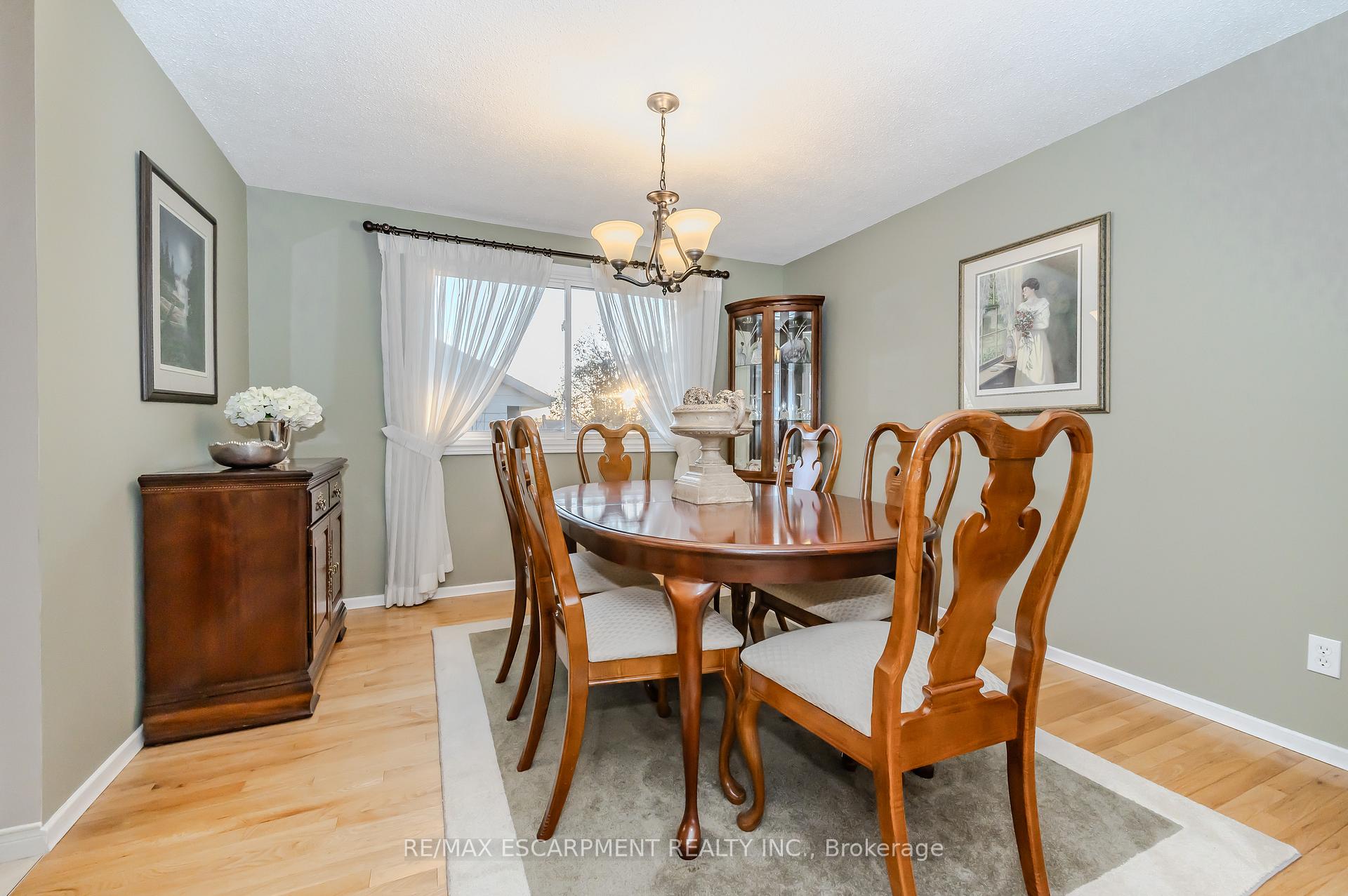 Photo 6 of 2 Jodi Place, Guelph, Willow West/Sugarbush/West Acres — HOMEH