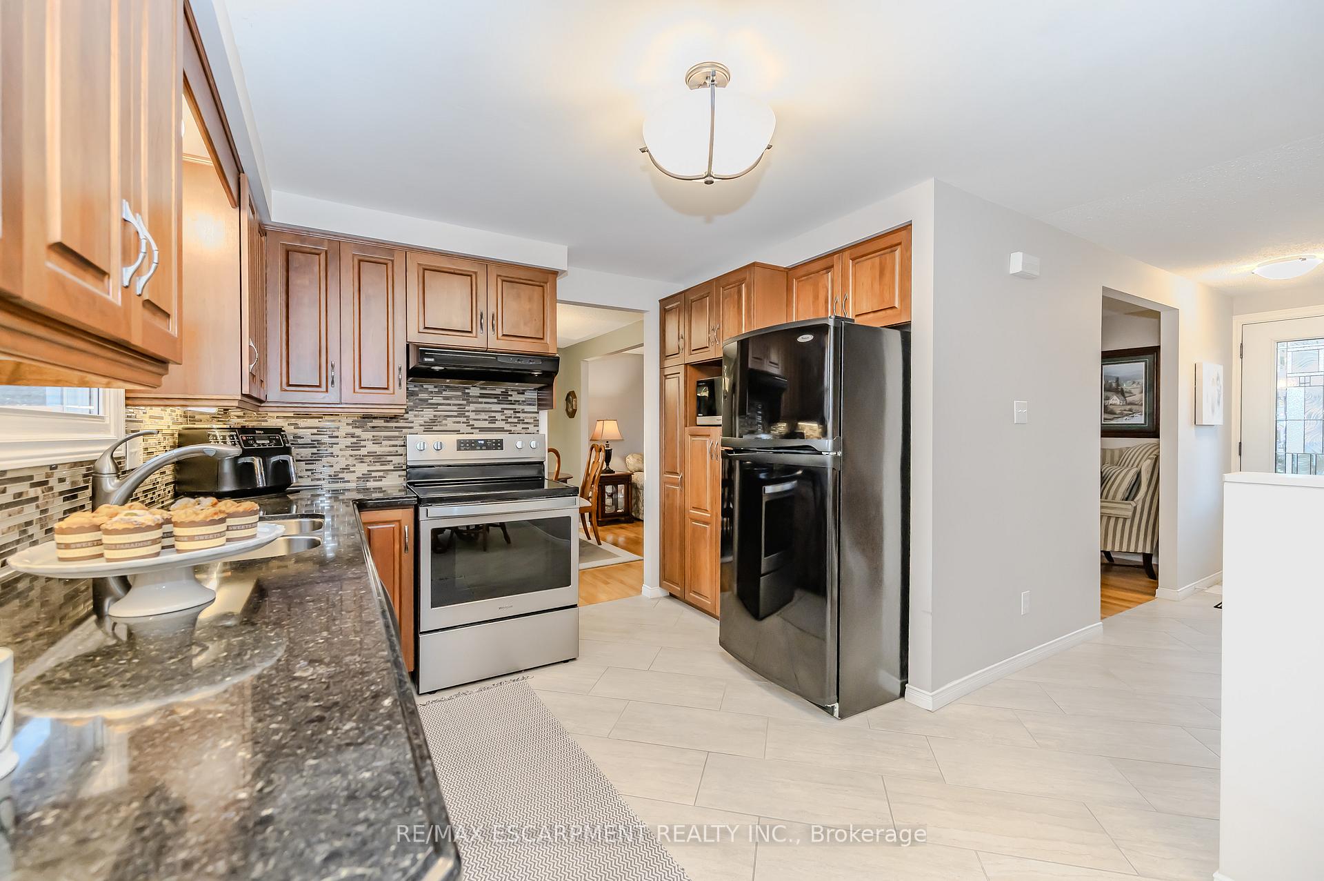 Photo 7 of 2 Jodi Place, Guelph, Willow West/Sugarbush/West Acres — HOMEH