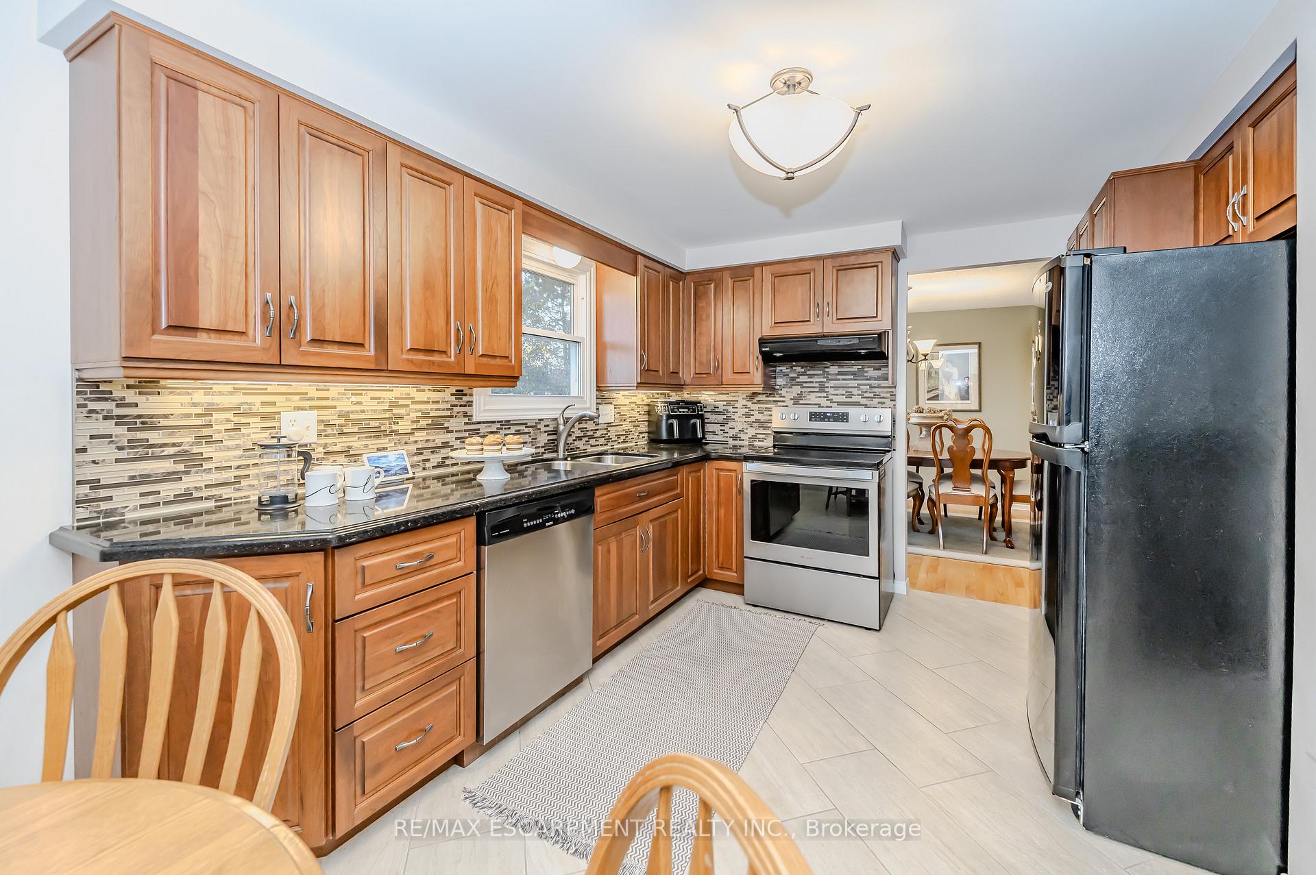 Photo 8 of 2 Jodi Place, Guelph, Willow West/Sugarbush/West Acres — HOMEH