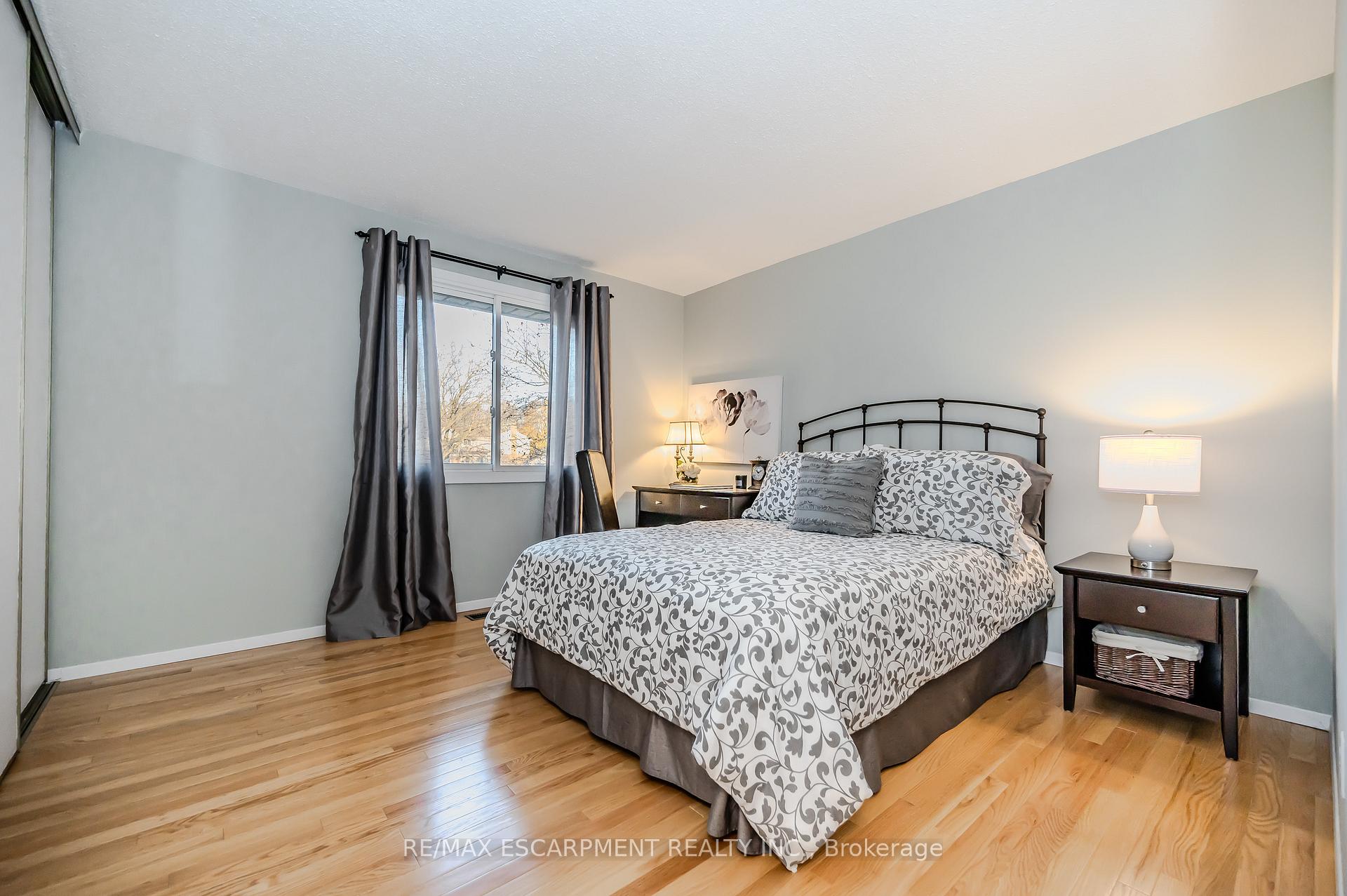 Photo 10 of 2 Jodi Place, Guelph, Willow West/Sugarbush/West Acres — HOMEH