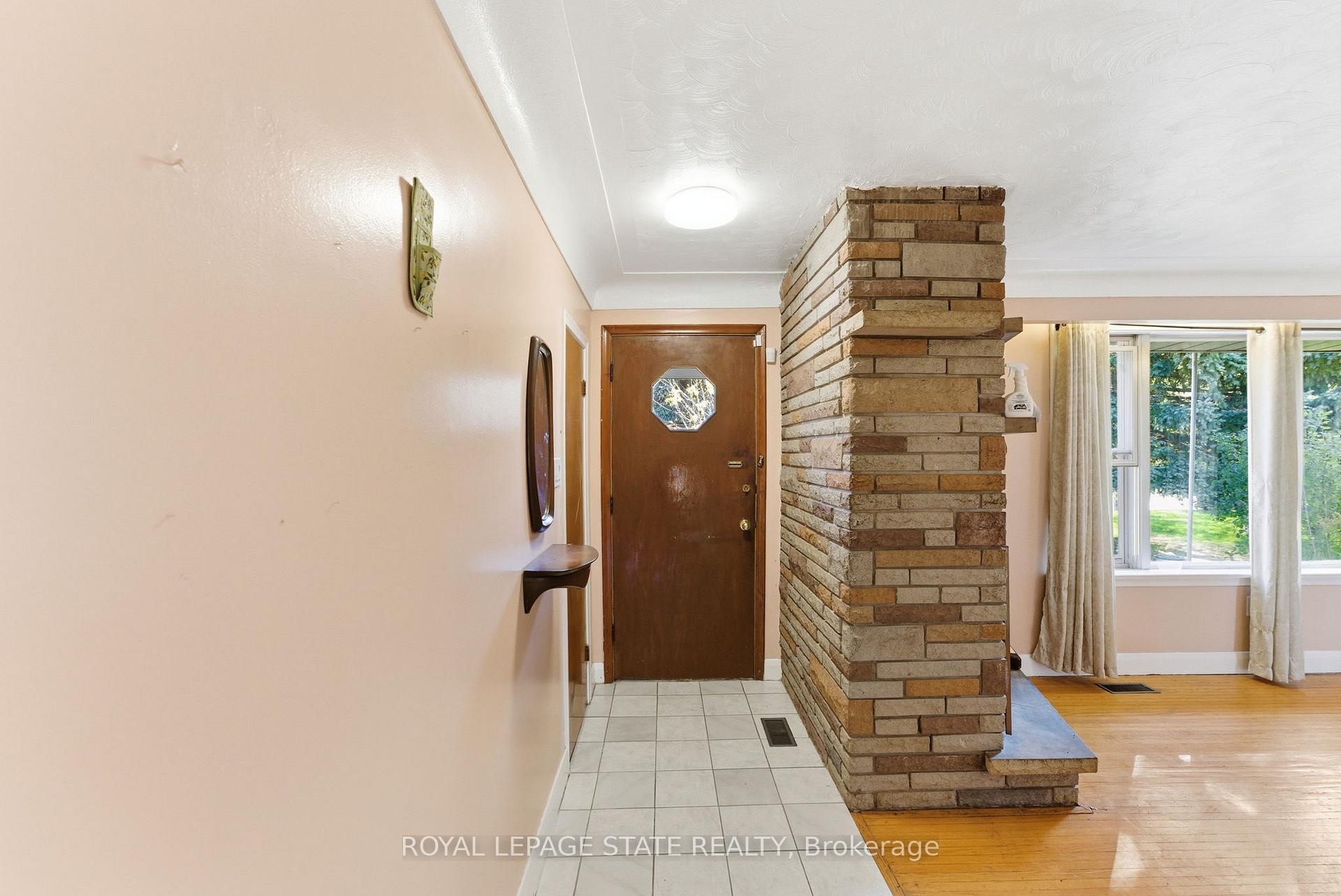 Photo 4 of 2088 Upper James Street, Hamilton, Mount Hope — HOMEH