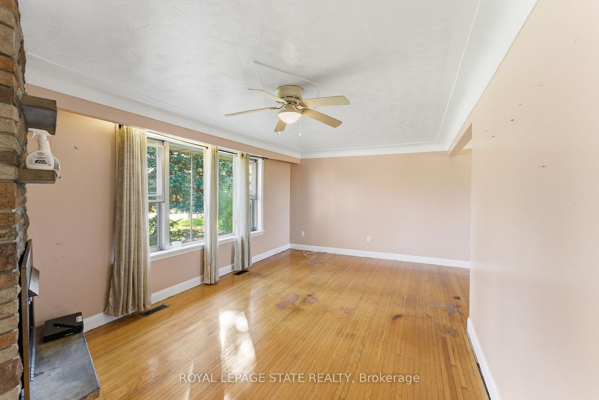 Photo 5 of 2088 Upper James Street, Hamilton, Mount Hope — HOMEH