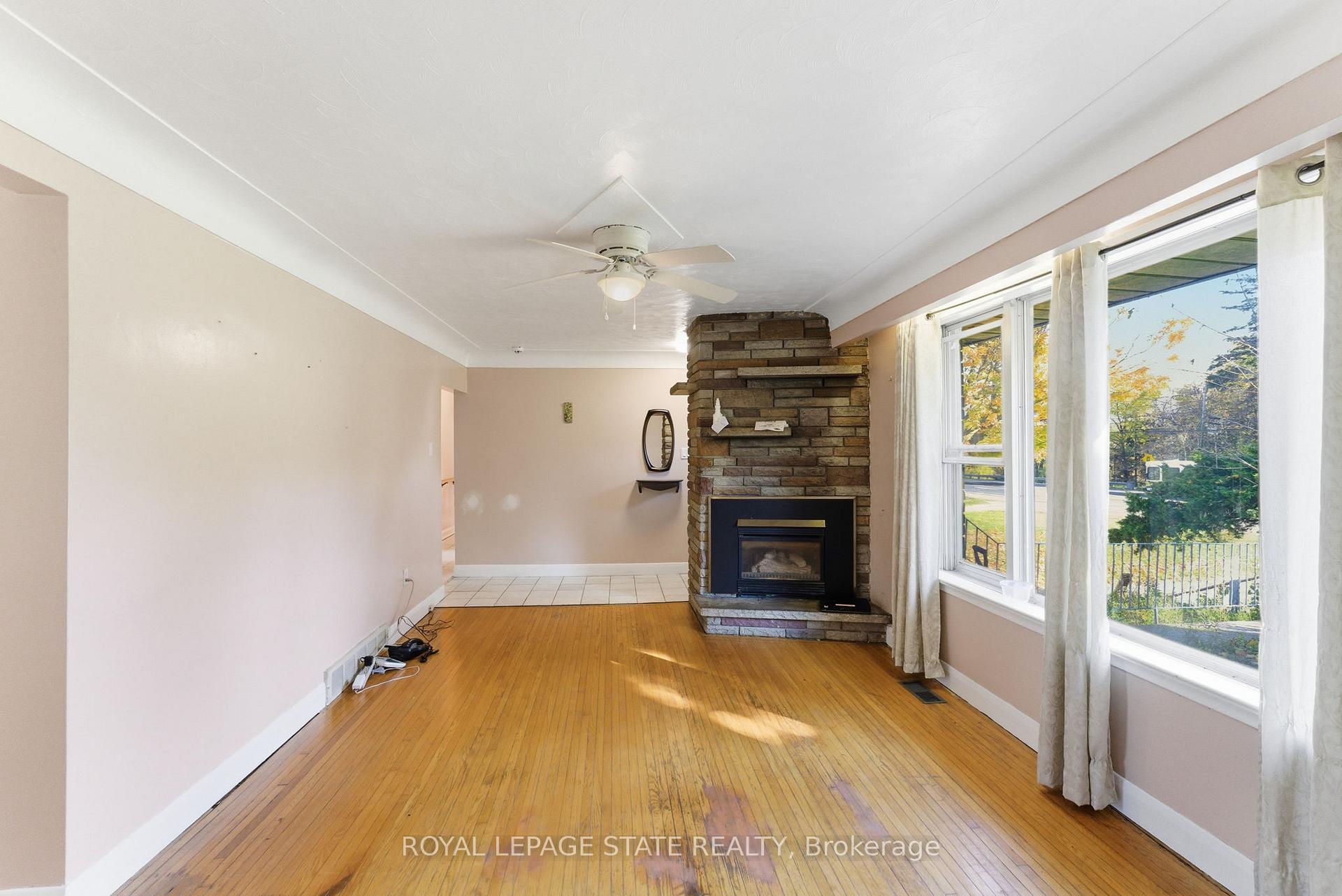 Photo 6 of 2088 Upper James Street, Hamilton, Mount Hope — HOMEH