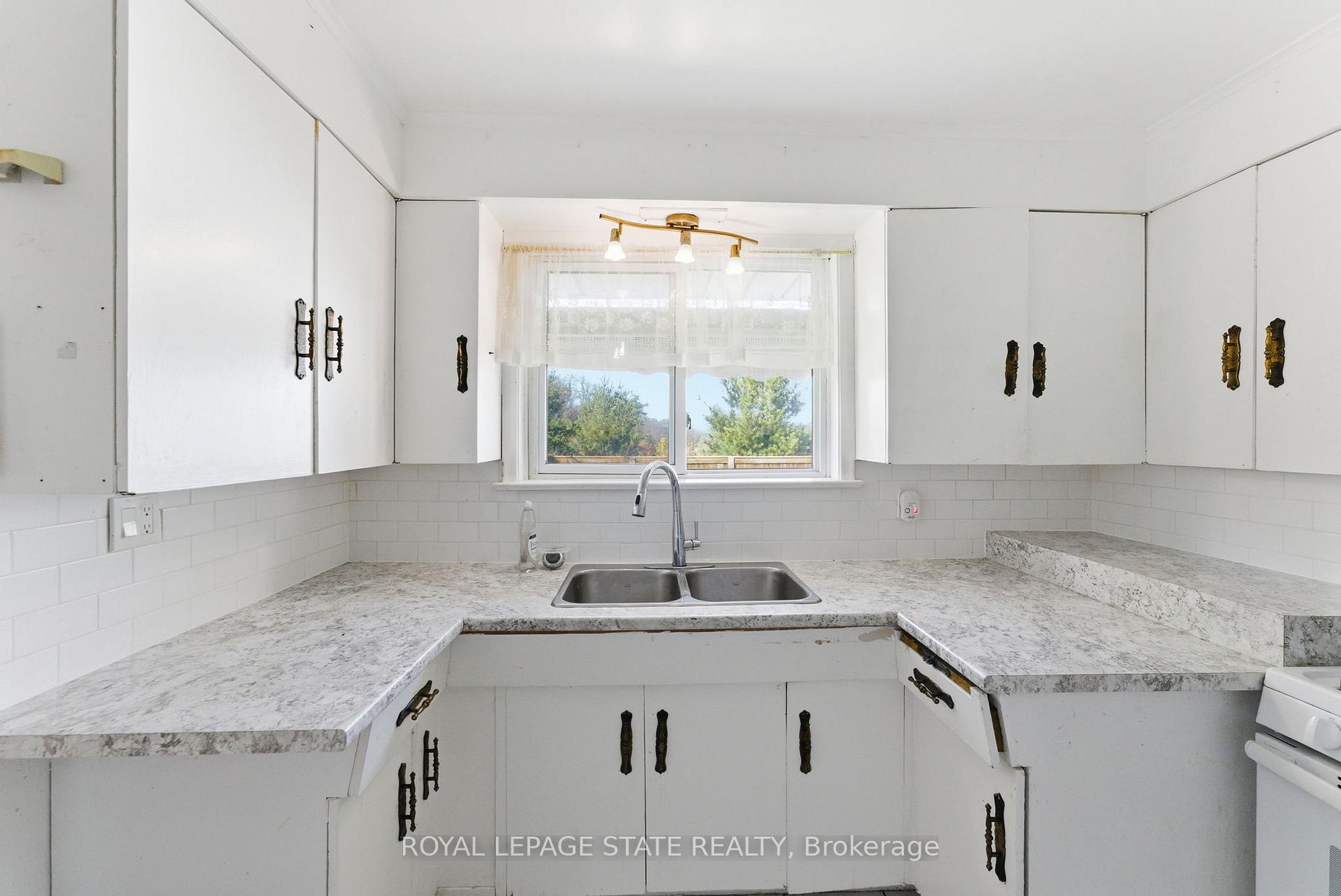 Photo 9 of 2088 Upper James Street, Hamilton, Mount Hope — HOMEH