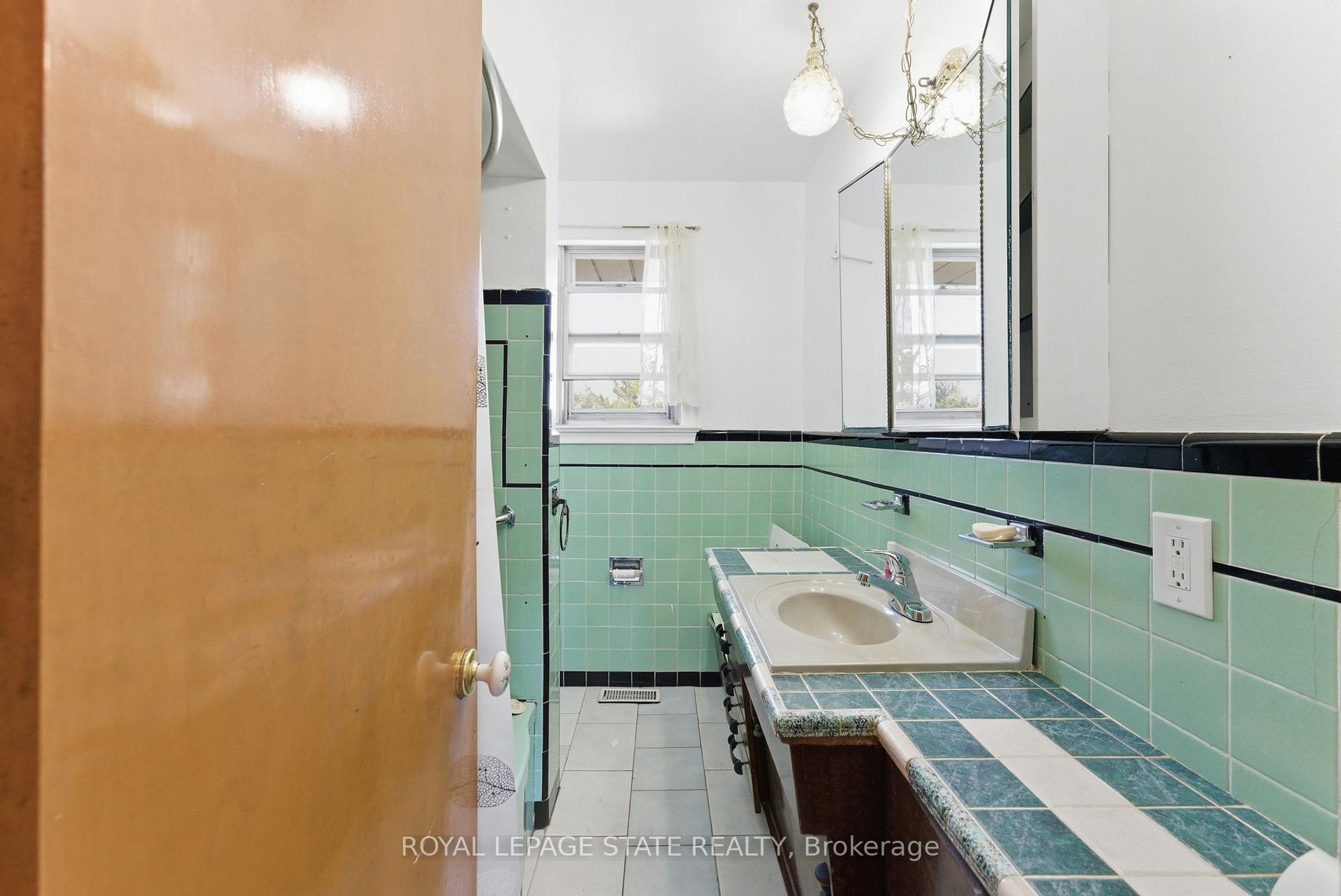 Photo 15 of 2088 Upper James Street, Hamilton, Mount Hope — HOMEH