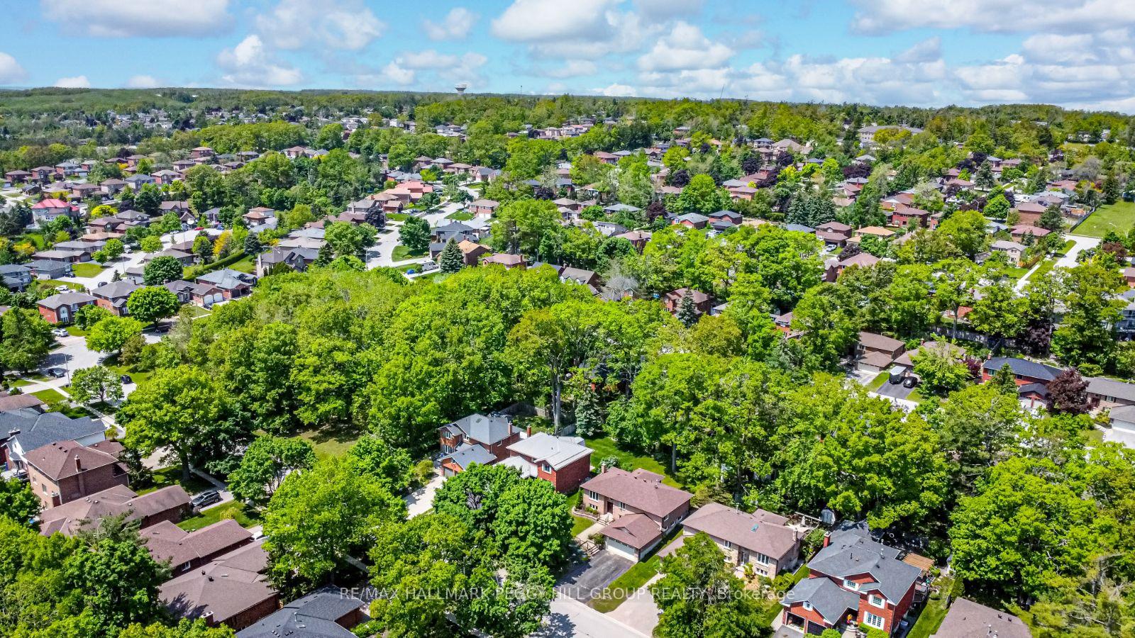Photo 2 of 24 Layton Crescent, Barrie, Letitia Heights — HOMEH