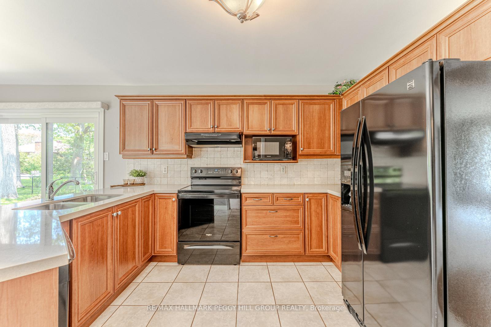 Photo 6 of 24 Layton Crescent, Barrie, Letitia Heights — HOMEH