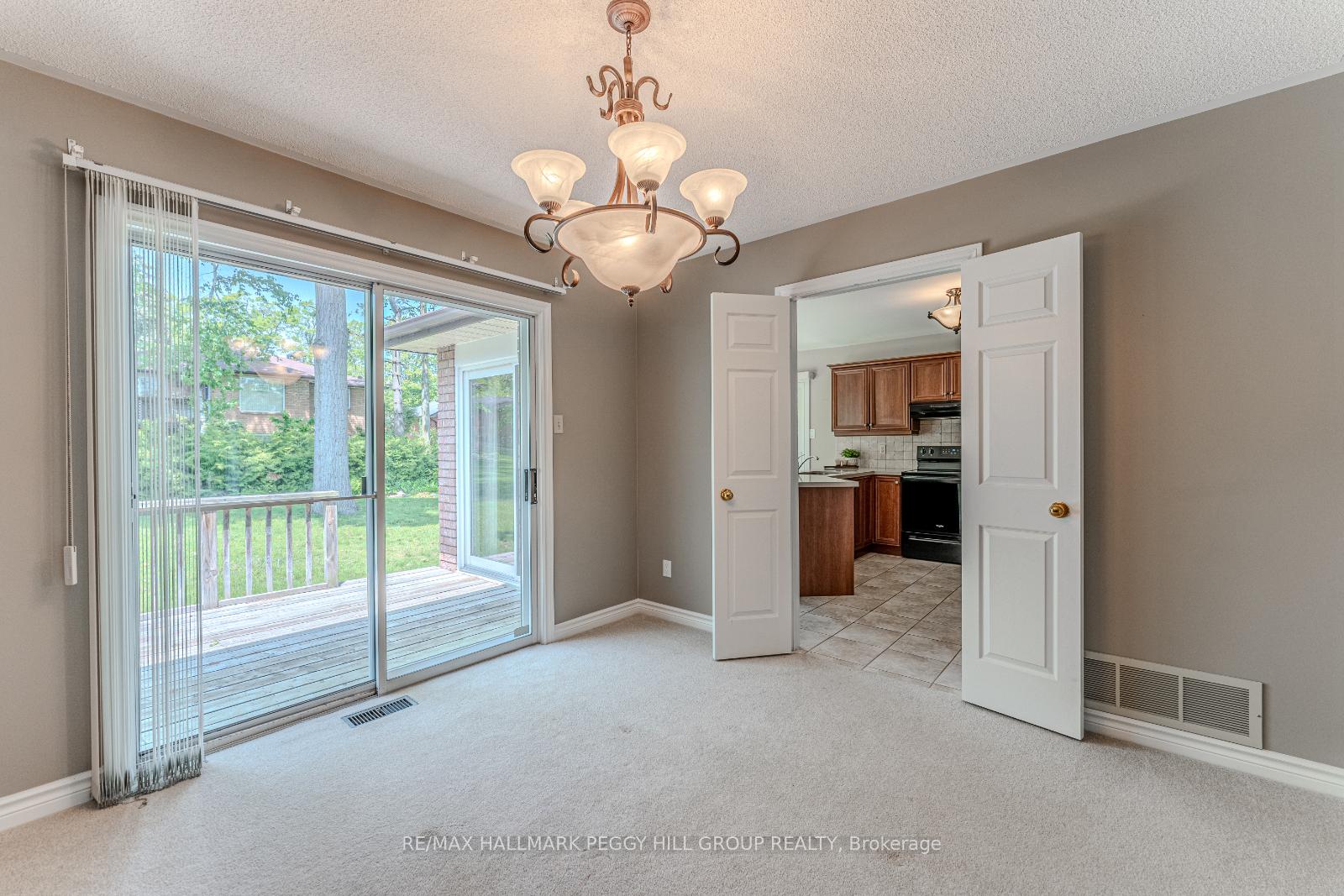 Photo 8 of 24 Layton Crescent, Barrie, Letitia Heights — HOMEH