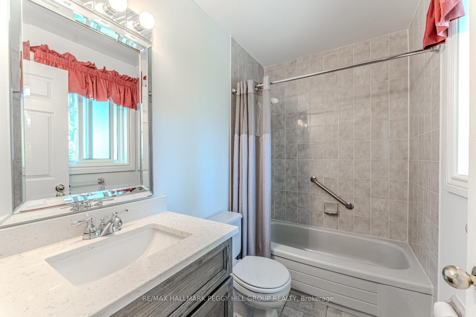 Photo 10 of 24 Layton Crescent, Barrie, Letitia Heights — HOMEH