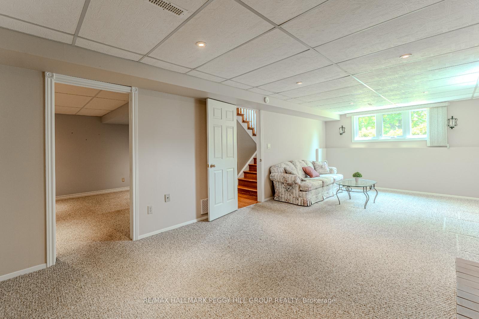 Photo 15 of 24 Layton Crescent, Barrie, Letitia Heights — HOMEH