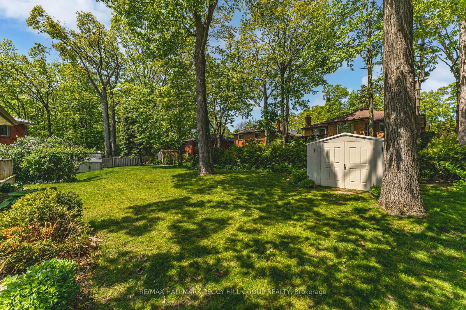 Photo 20 of 24 Layton Crescent, Barrie, Letitia Heights — HOMEH