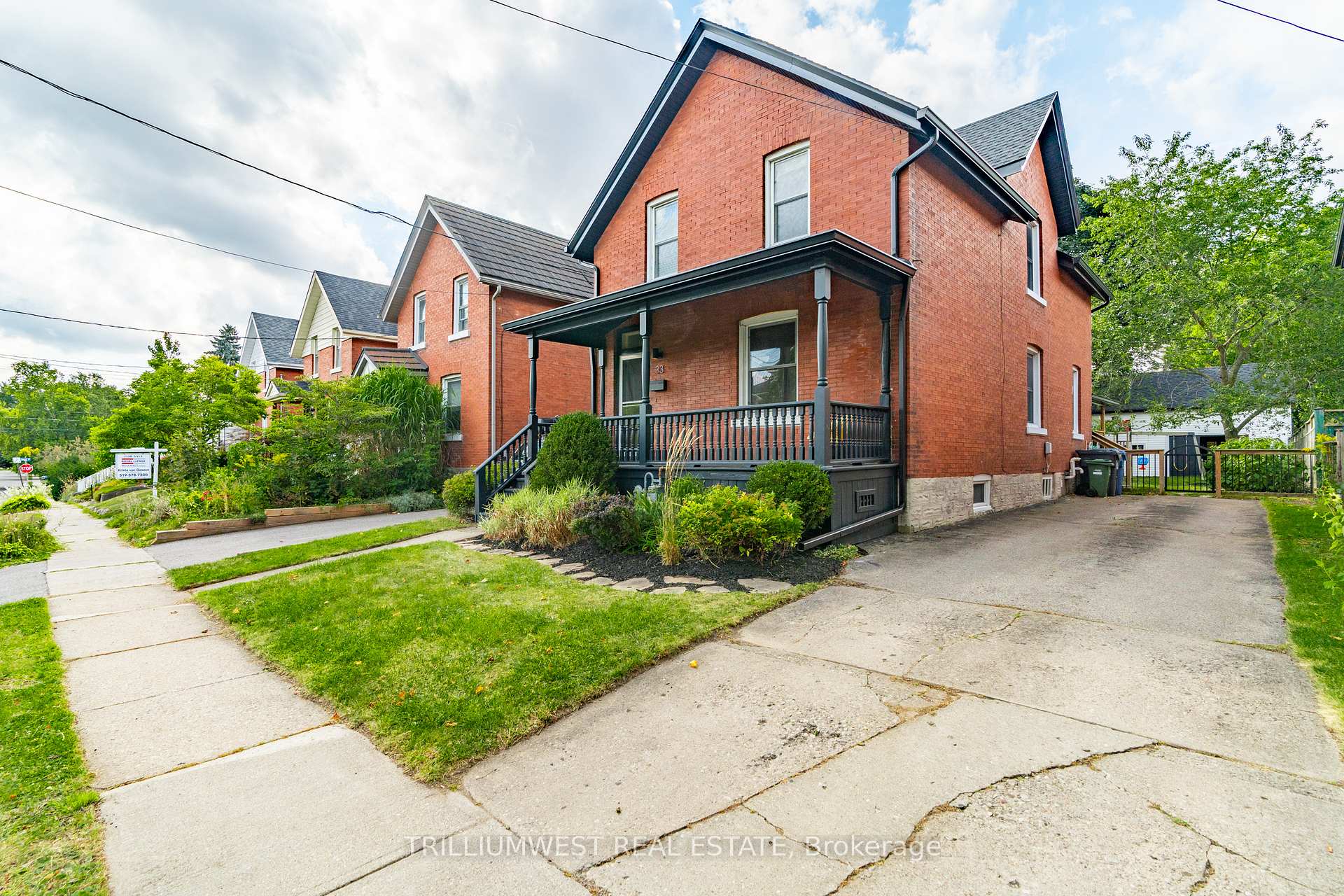 Photo 2 of 33 Merion Street, Guelph, Junction/Onward Willow — HOMEH