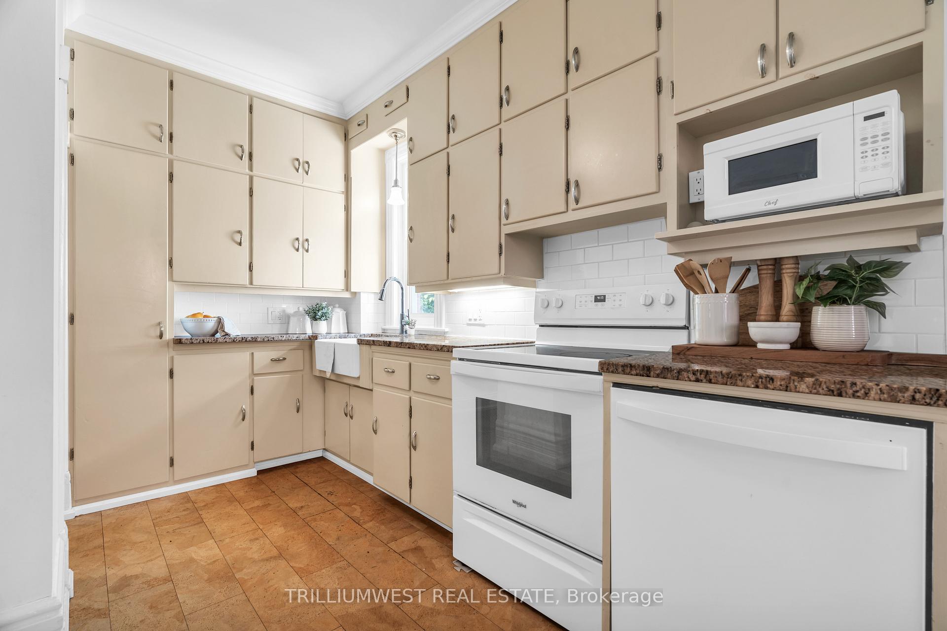 Photo 13 of 33 Merion Street, Guelph, Junction/Onward Willow — HOMEH