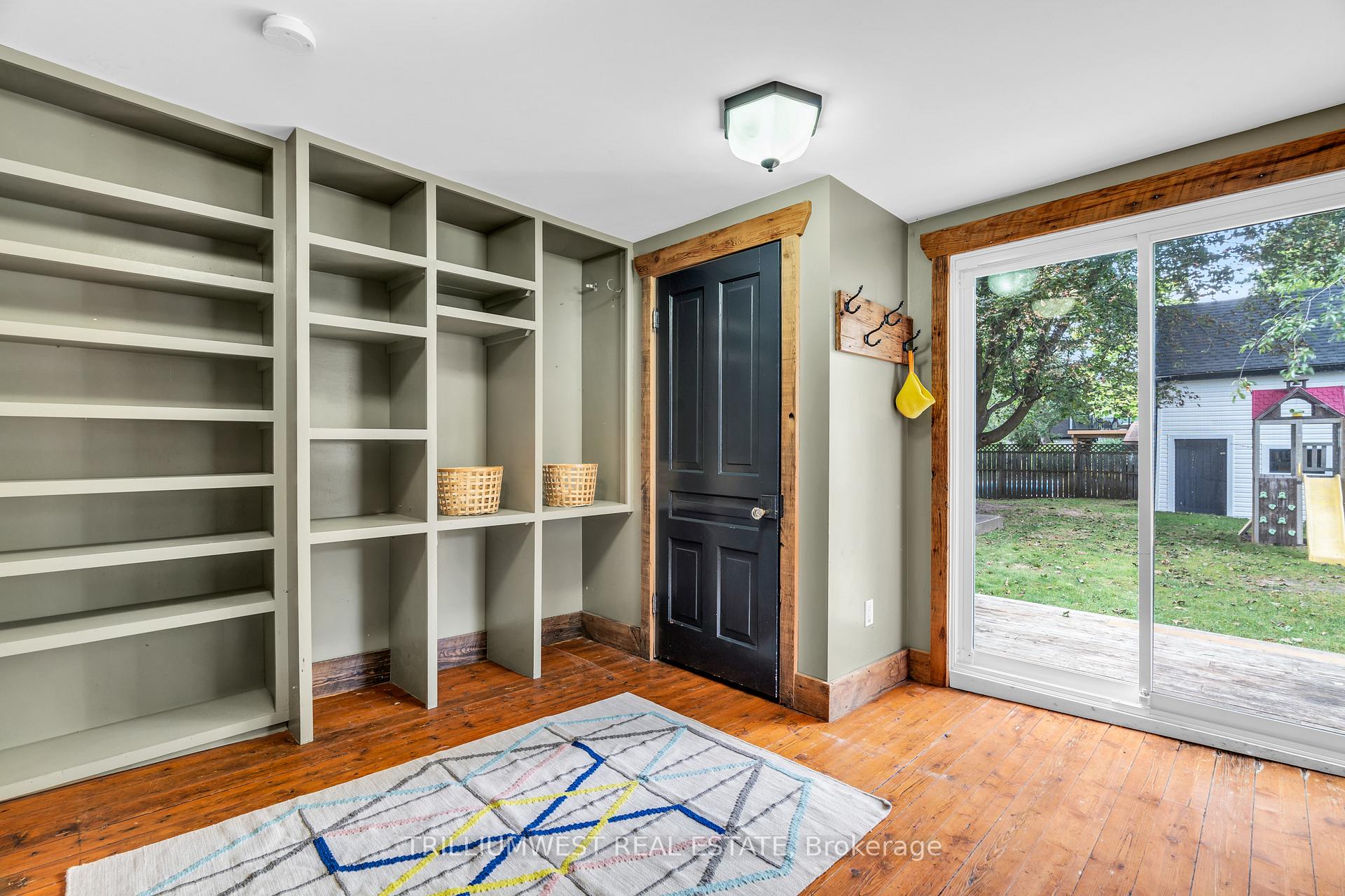 Photo 16 of 33 Merion Street, Guelph, Junction/Onward Willow — HOMEH