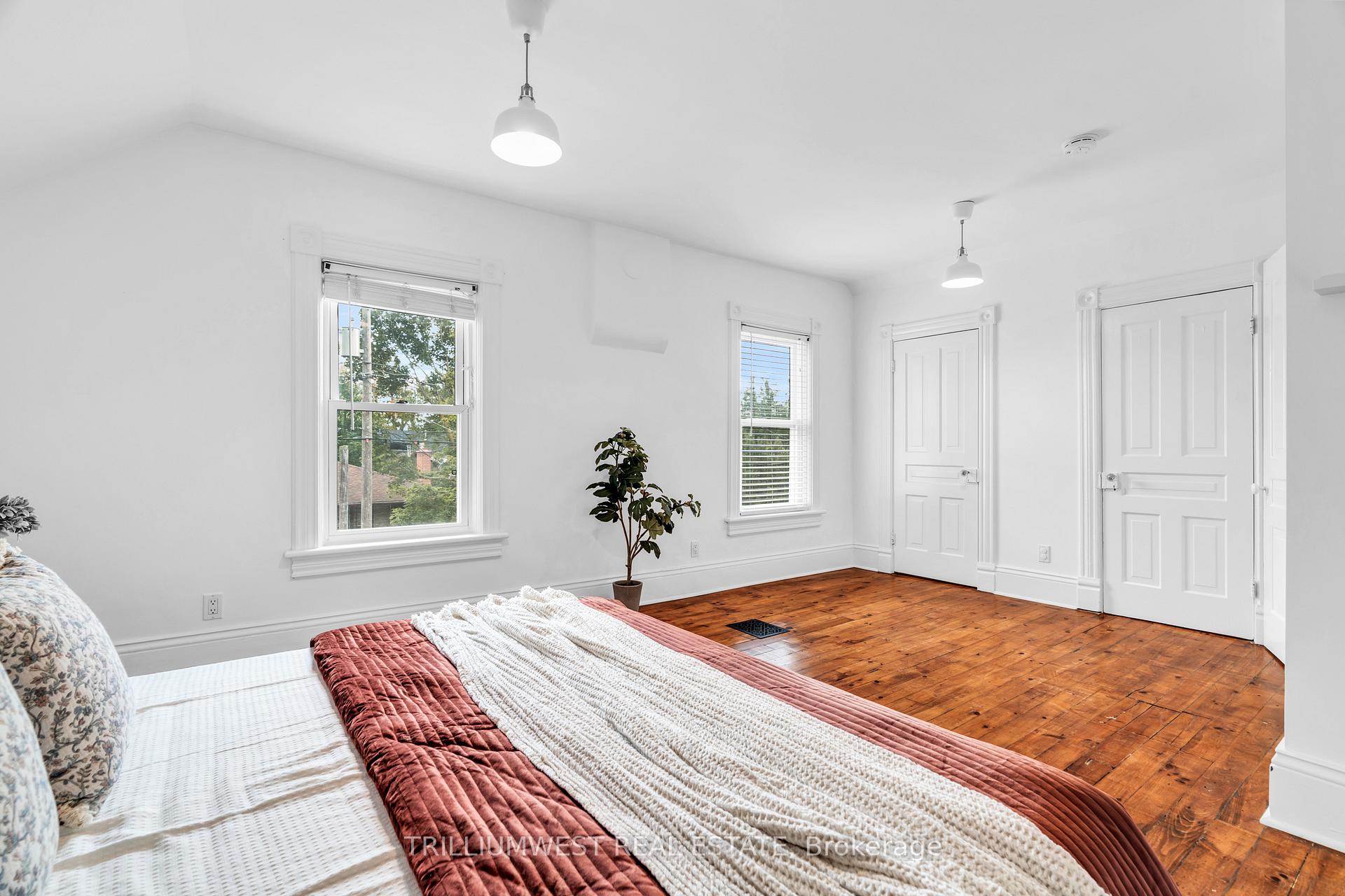 Photo 21 of 33 Merion Street, Guelph, Junction/Onward Willow — HOMEH