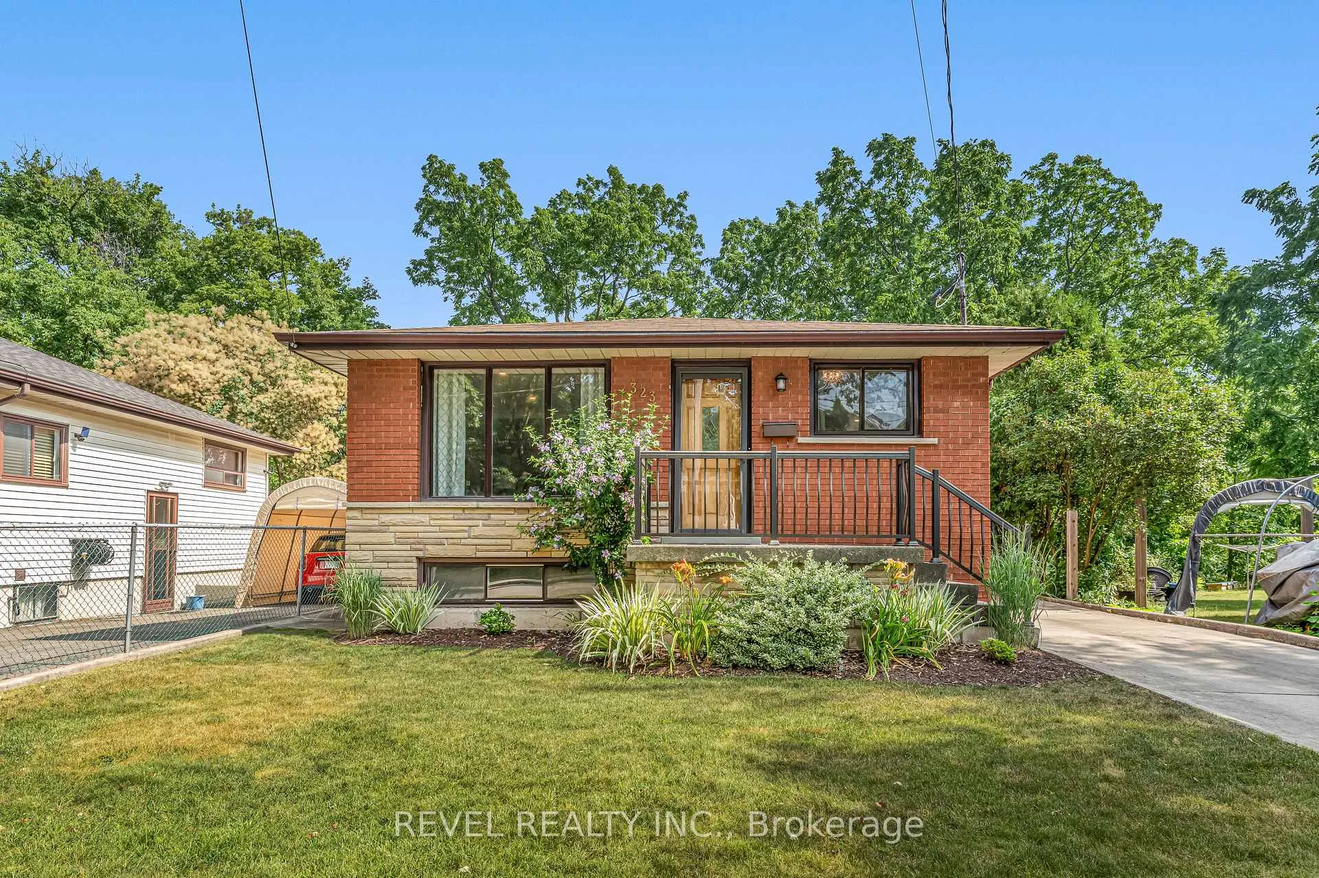 Photo 1 of 323 Hixon Road, Hamilton, Red Hill — HOMEH