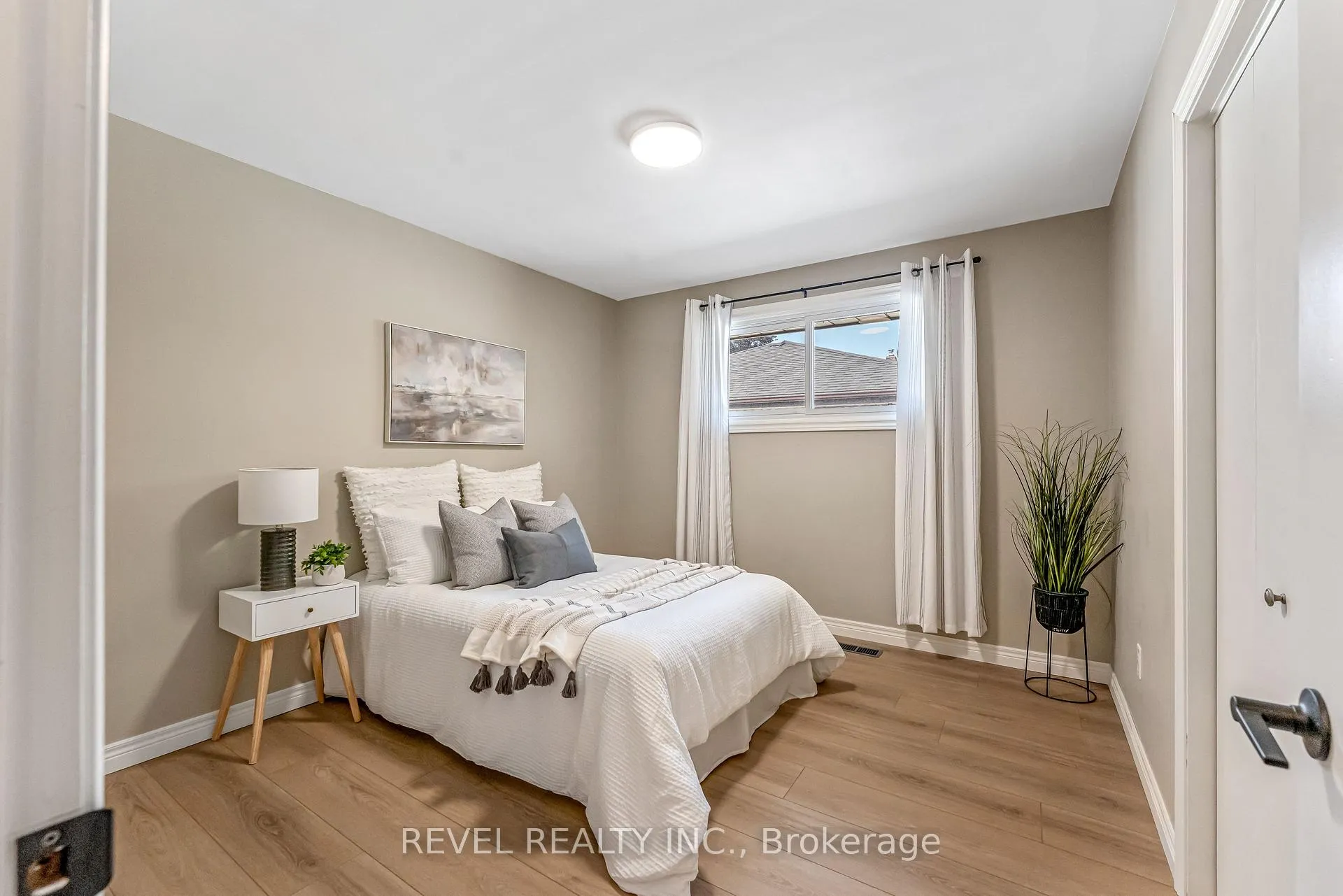 Photo 7 of 323 Hixon Road, Hamilton, Red Hill — HOMEH