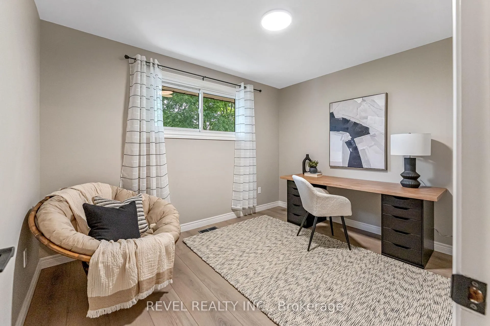 Photo 10 of 323 Hixon Road, Hamilton, Red Hill — HOMEH