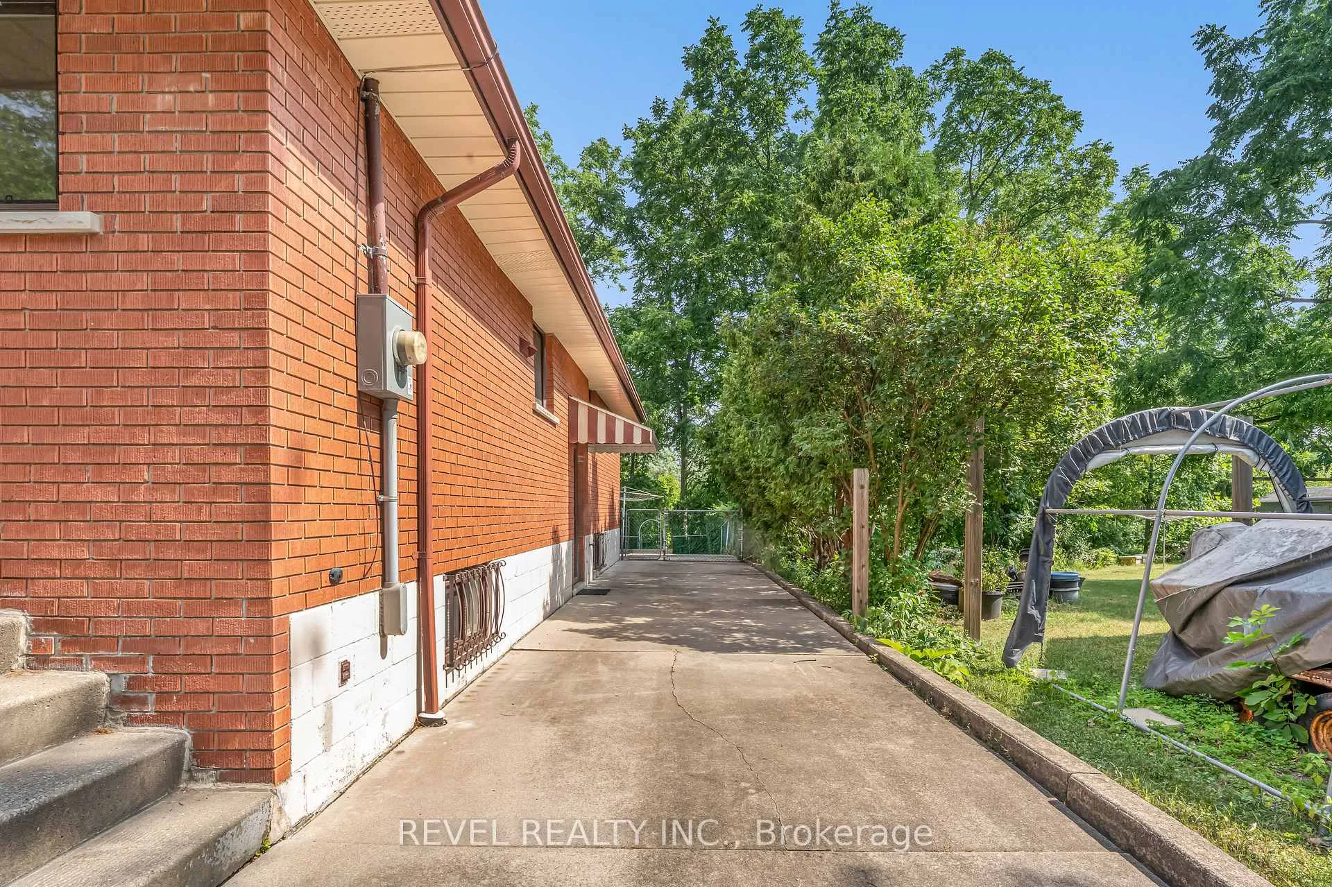 Photo 33 of 323 Hixon Road, Hamilton, Red Hill — HOMEH