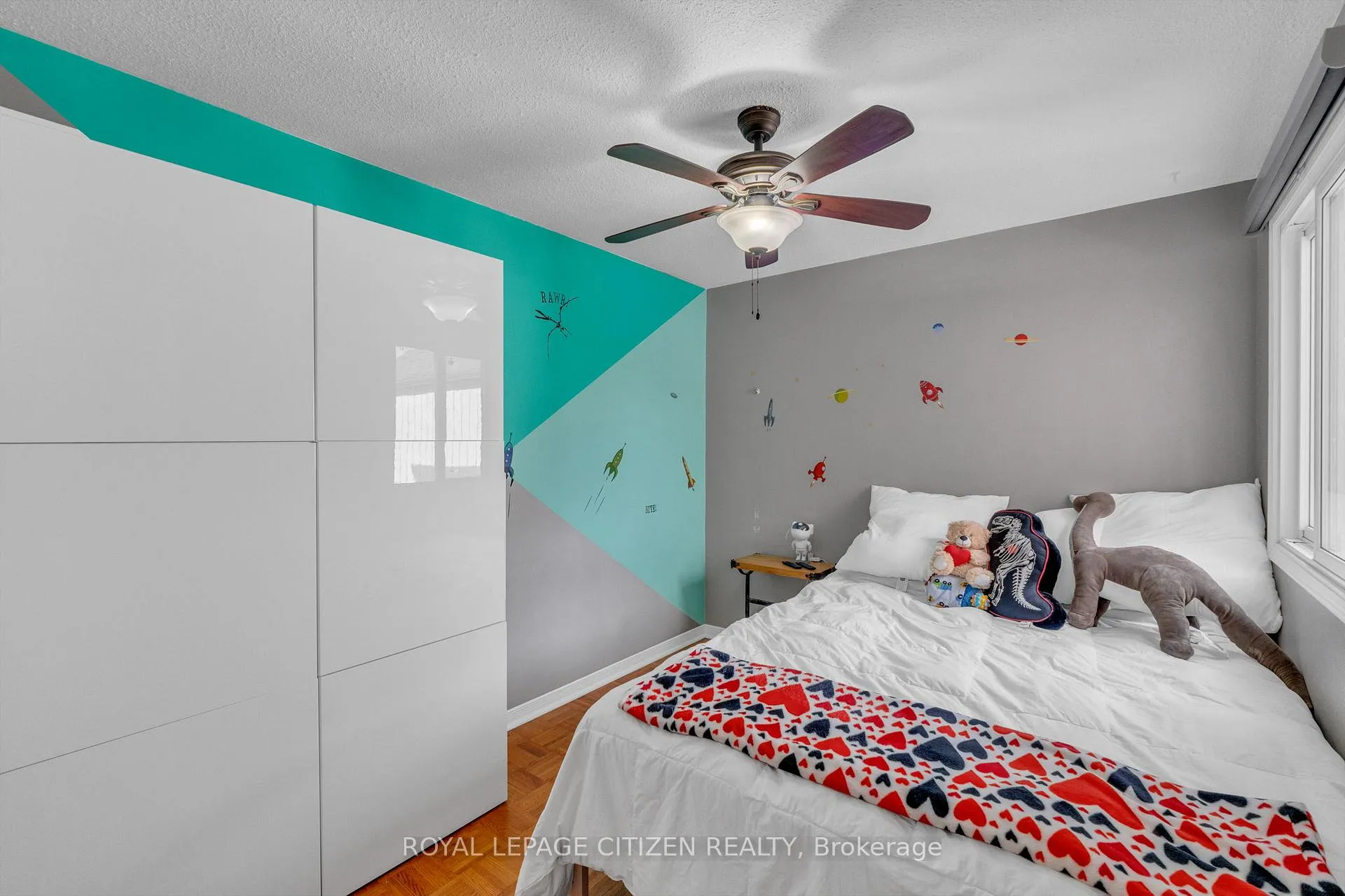 Photo 19 of 4 Hedley Court, Brampton, Central Park — HOMEH