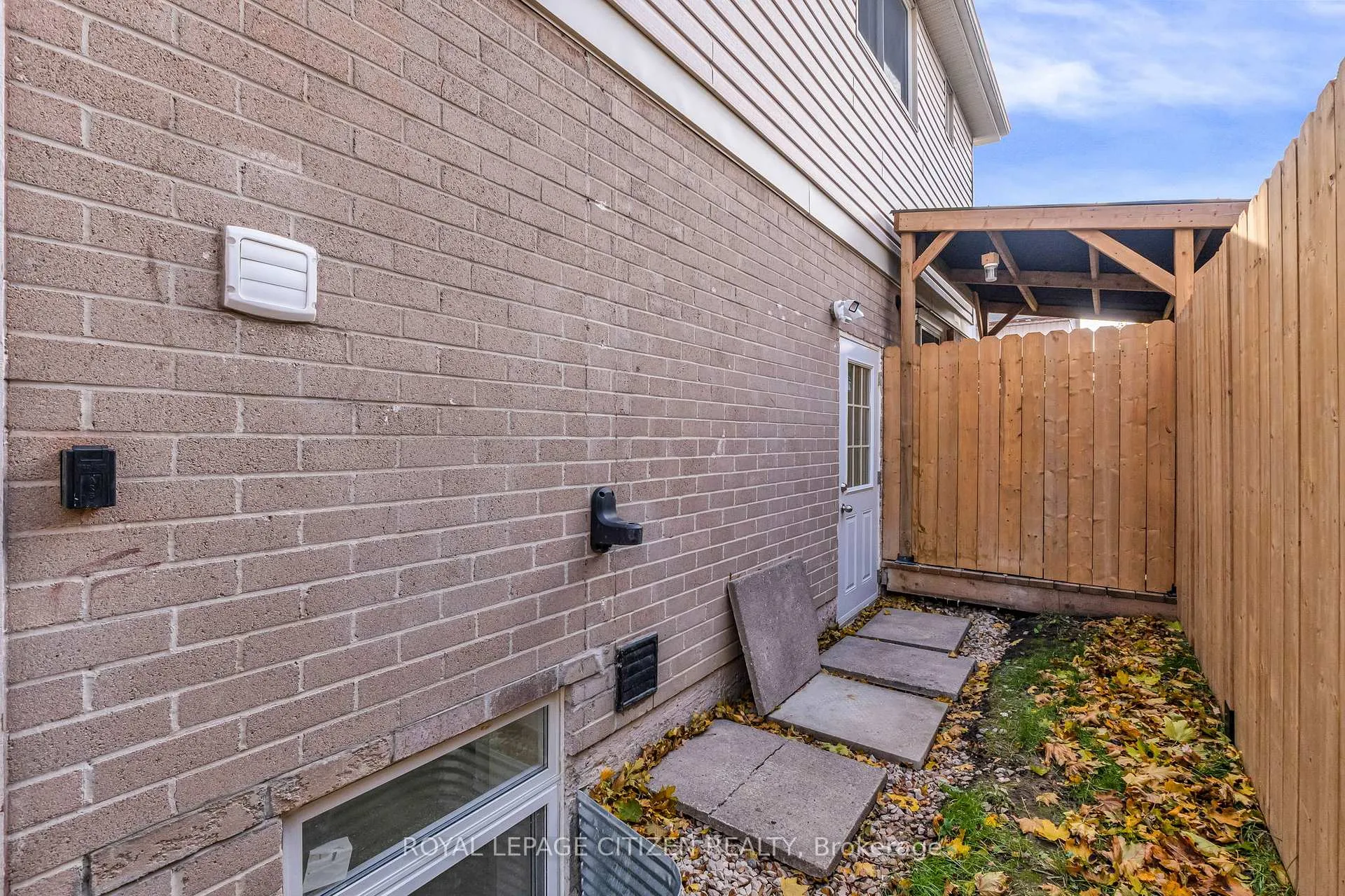 Photo 20 of 4 Hedley Court, Brampton, Central Park — HOMEH