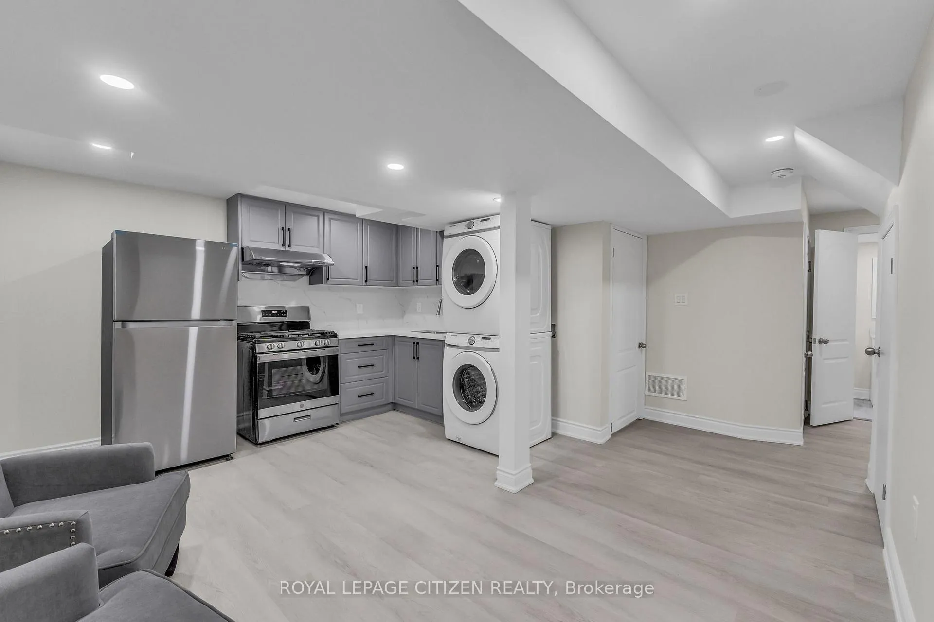 Photo 21 of 4 Hedley Court, Brampton, Central Park — HOMEH