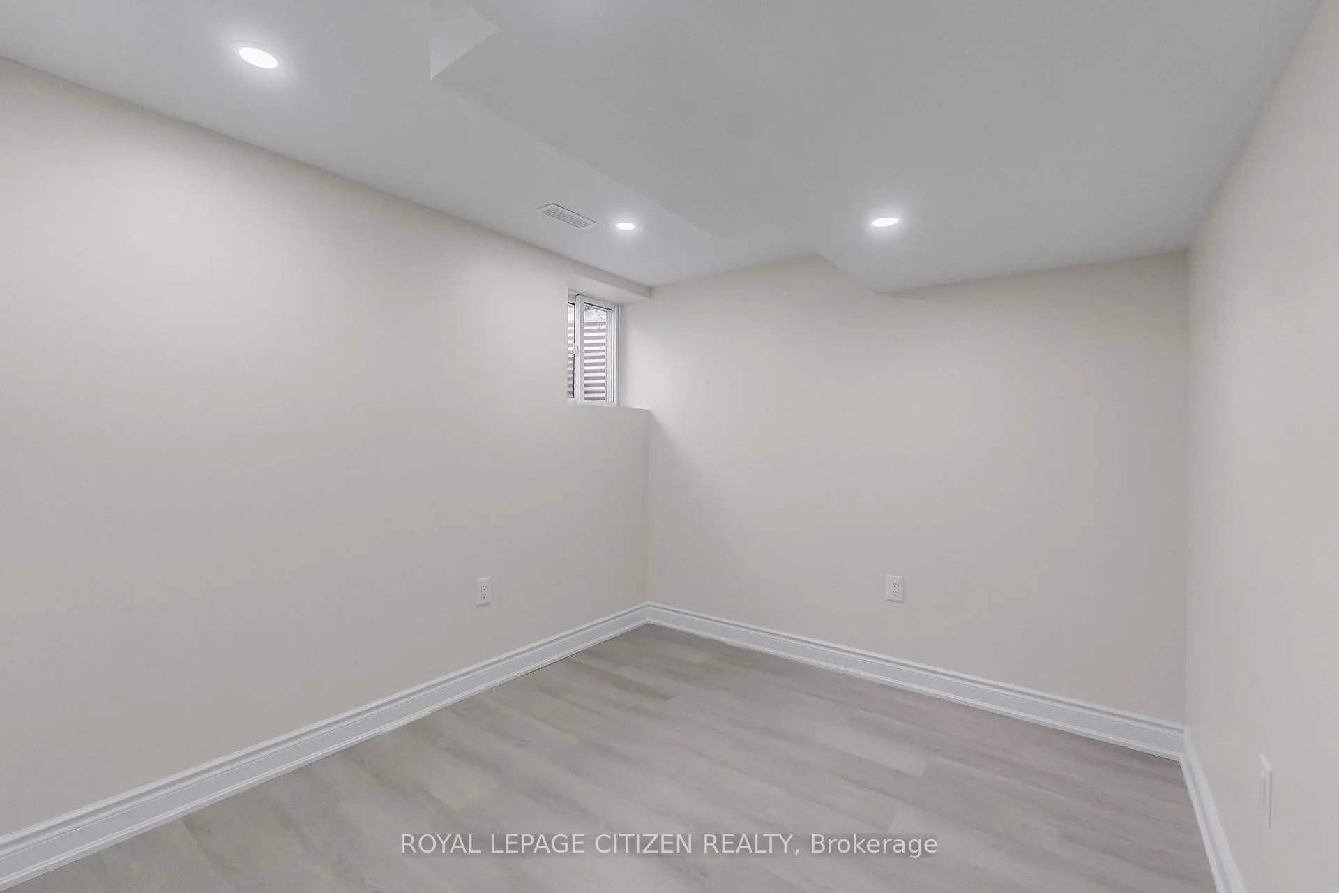 Photo 24 of 4 Hedley Court, Brampton, Central Park — HOMEH