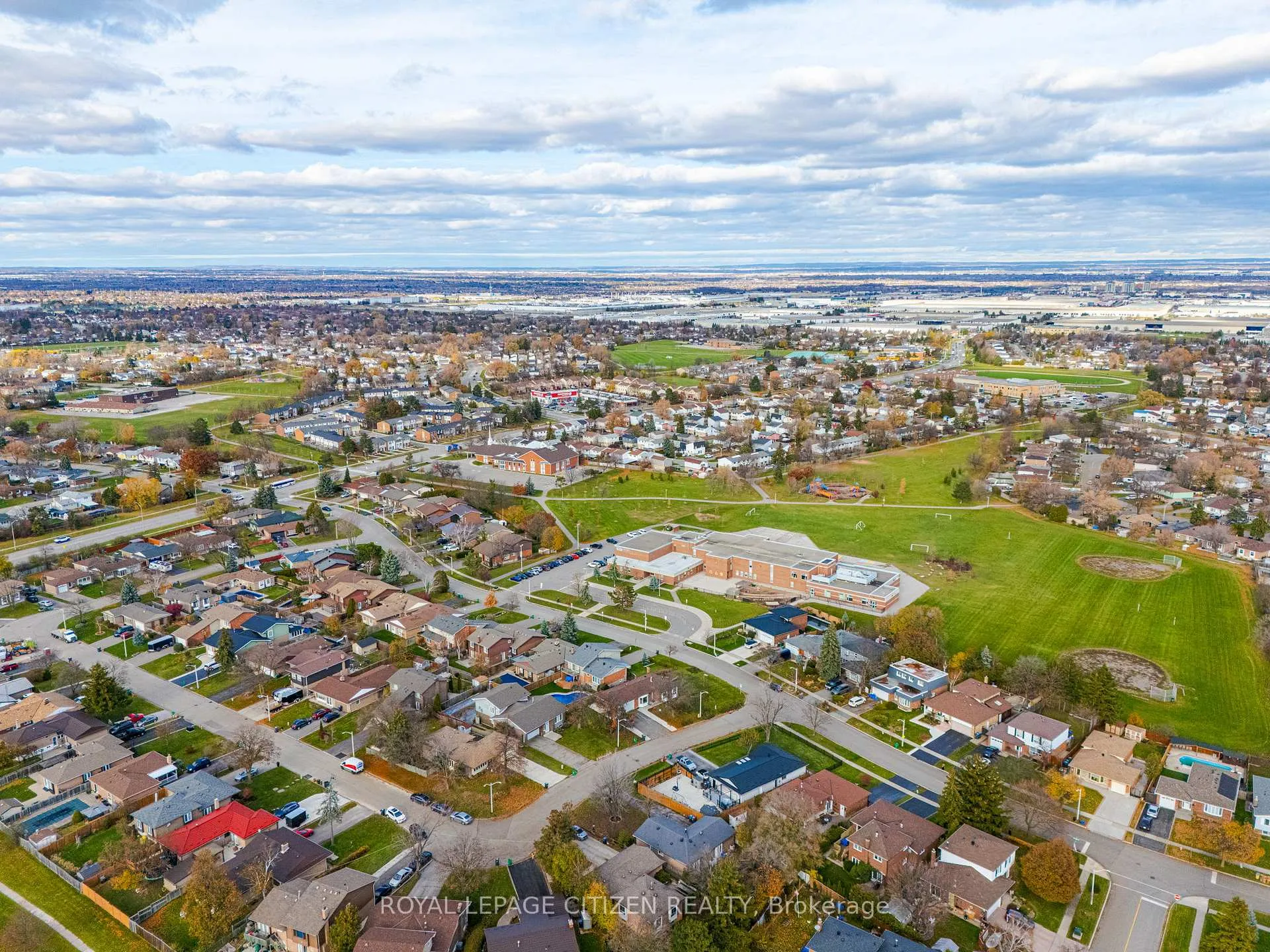 Photo 32 of 4 Hedley Court, Brampton, Central Park — HOMEH