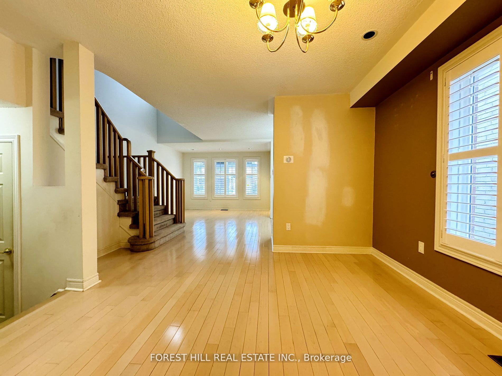 Photo 5 of 68 Steckley Street, Aurora, Bayview Wellington — HOMEH