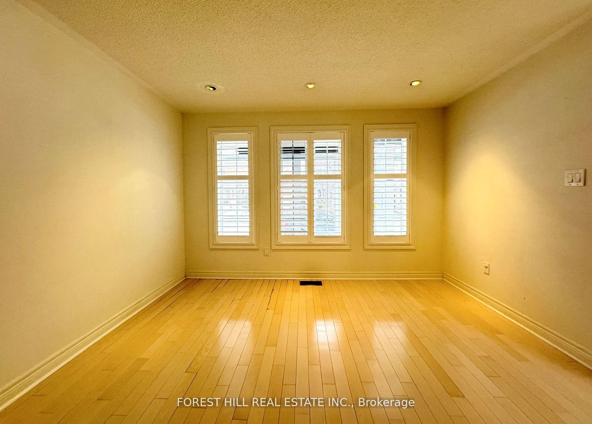 Photo 3 of 68 Steckley Street, Aurora, Bayview Wellington — HOMEH