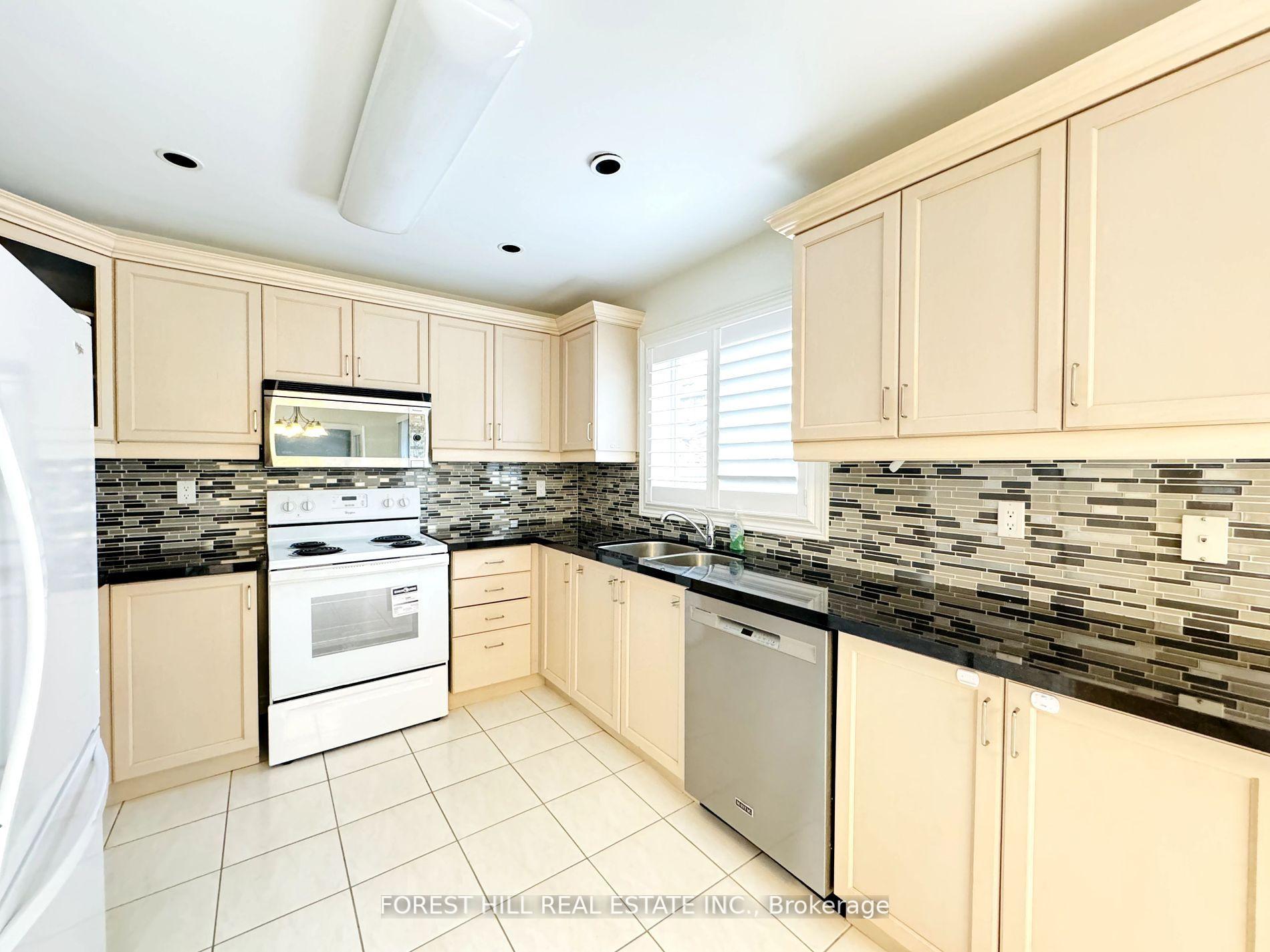 Photo 4 of 68 Steckley Street, Aurora, Bayview Wellington — HOMEH