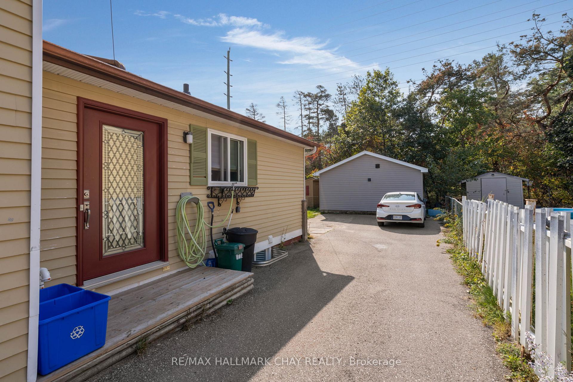 Photo 3 of 61 Janice Drive, Barrie, Sunnidale — HOMEH