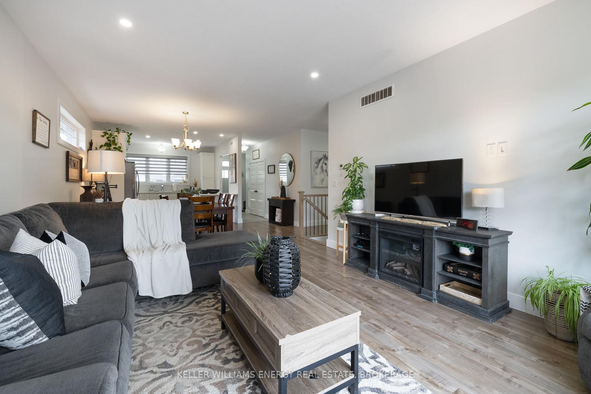 Photo 8 of 53 Mercedes Drive, Belleville, Belleville Ward — HOMEH