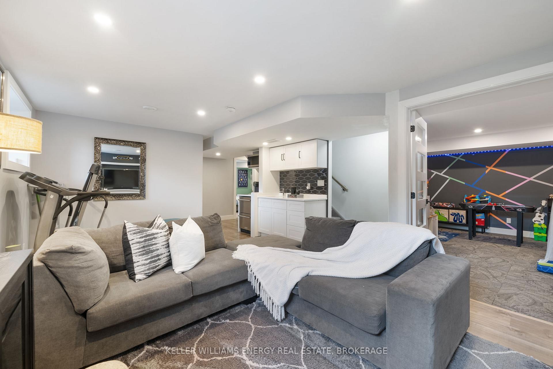 Photo 19 of 53 Mercedes Drive, Belleville, Belleville Ward — HOMEH