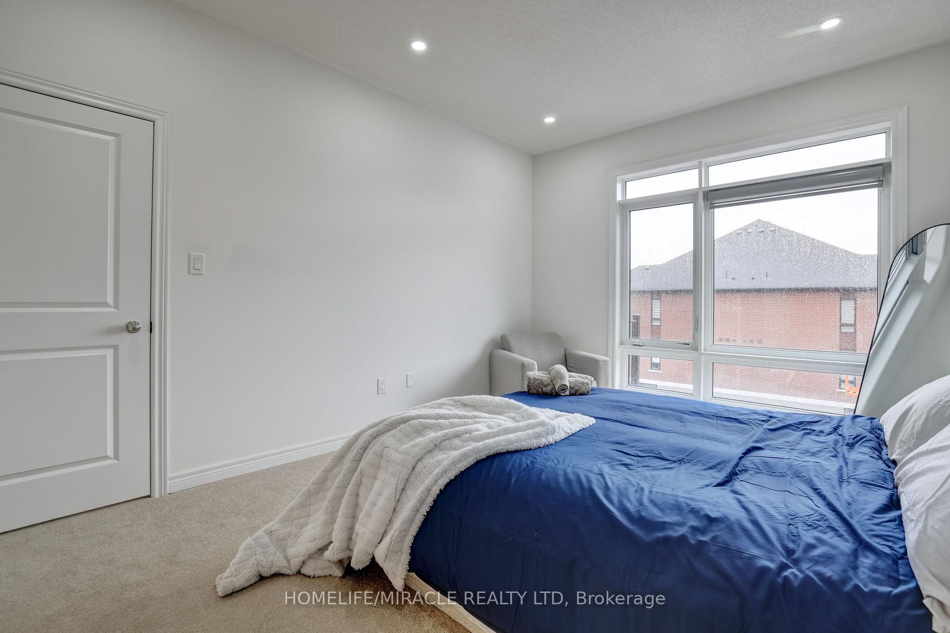 Photo 4 of 424 SaIem Road, Ajax, Central — HOMEH