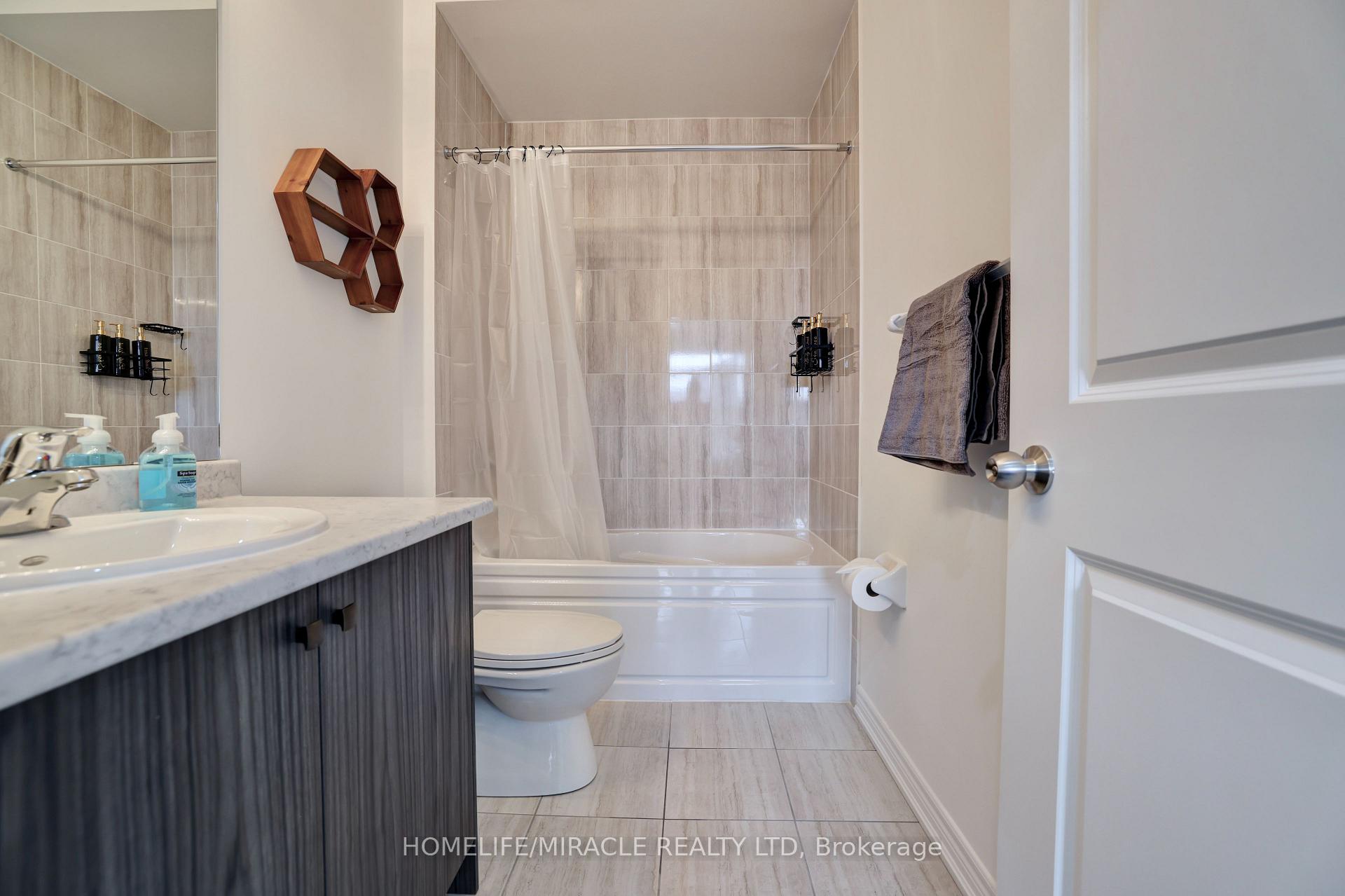 Photo 8 of 424 SaIem Road, Ajax, Central — HOMEH