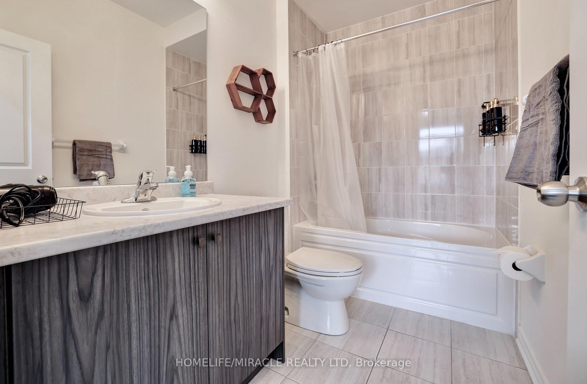 Photo 9 of 424 SaIem Road, Ajax, Central — HOMEH