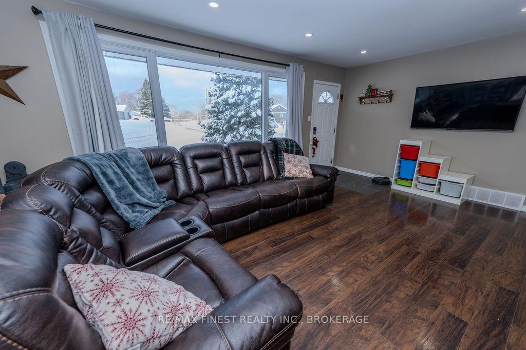 Photo 5 of 4226 Pine Ridge Road, Frontenac, Frontenac South — HOMEH