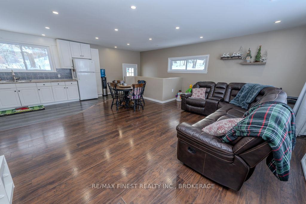 Photo 8 of 4226 Pine Ridge Road, Frontenac, Frontenac South — HOMEH
