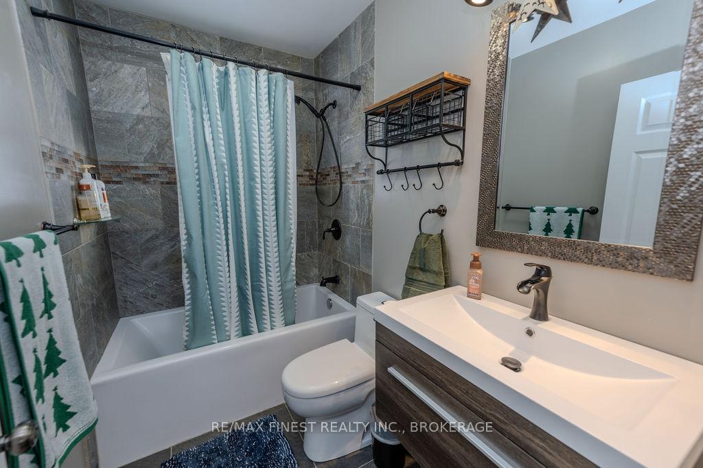 Photo 11 of 4226 Pine Ridge Road, Frontenac, Frontenac South — HOMEH