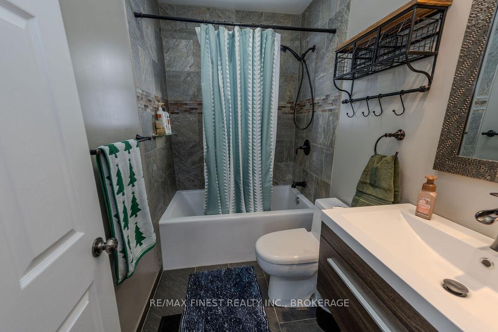 Photo 12 of 4226 Pine Ridge Road, Frontenac, Frontenac South — HOMEH