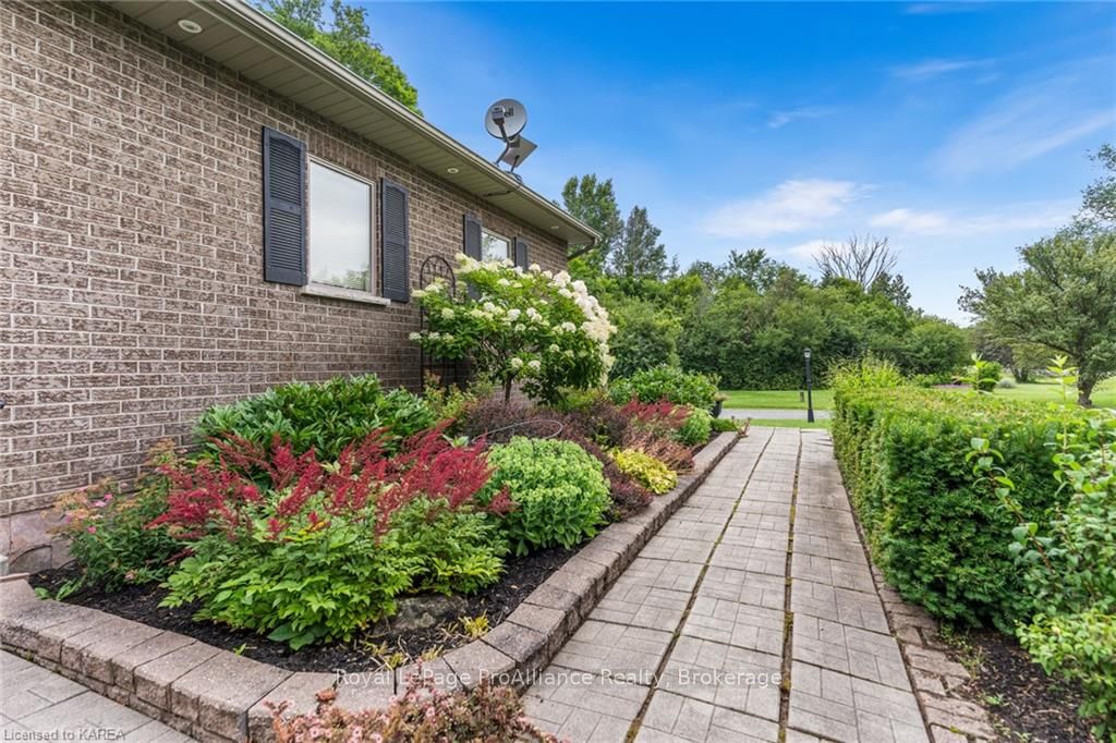 Photo 4 of 1091 Cliffside Drive, Frontenac, Frontenac South — HOMEH