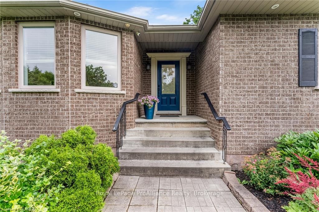 Photo 5 of 1091 Cliffside Drive, Frontenac, Frontenac South — HOMEH