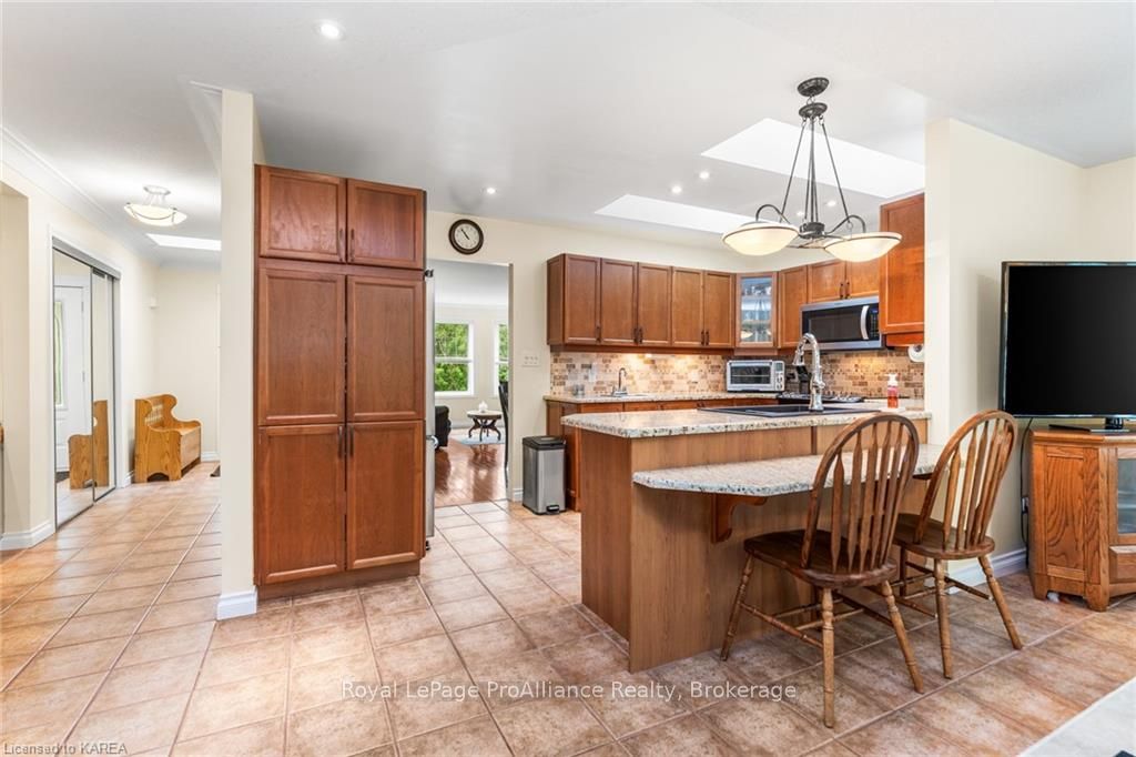 Photo 12 of 1091 Cliffside Drive, Frontenac, Frontenac South — HOMEH