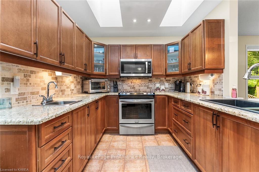 Photo 10 of 1091 Cliffside Drive, Frontenac, Frontenac South — HOMEH
