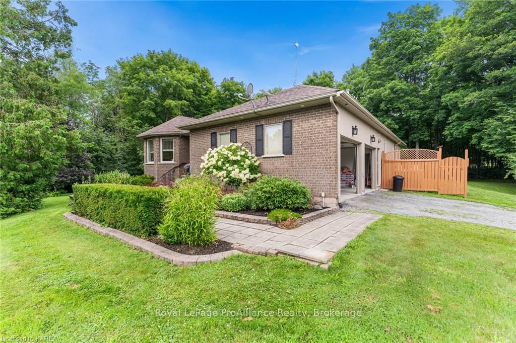 Photo 3 of 1091 Cliffside Drive, Frontenac, Frontenac South — HOMEH