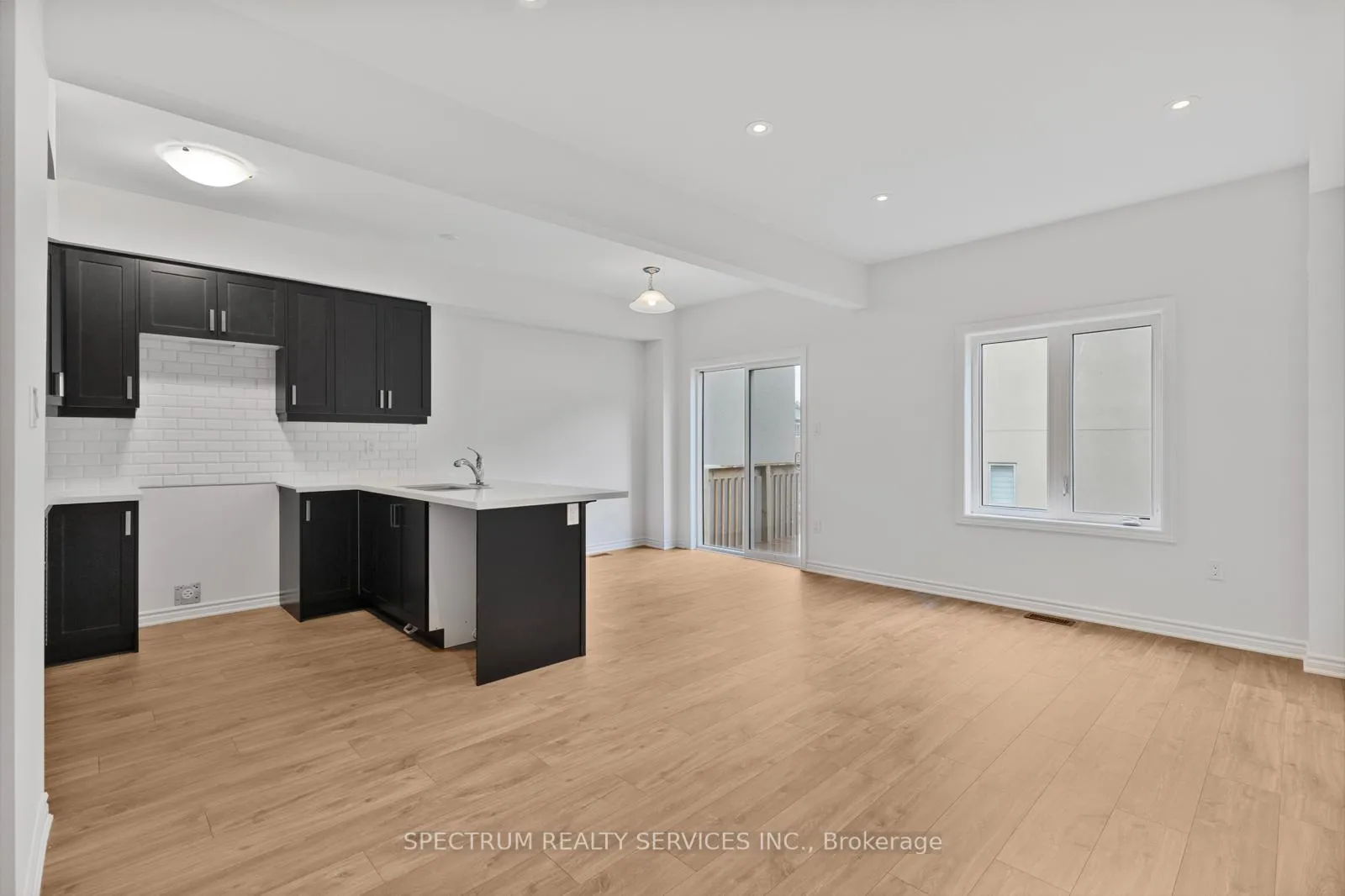Photo 7 of Unit 66, 305 Garner Road W, Hamilton, Ancaster — HOMEH
