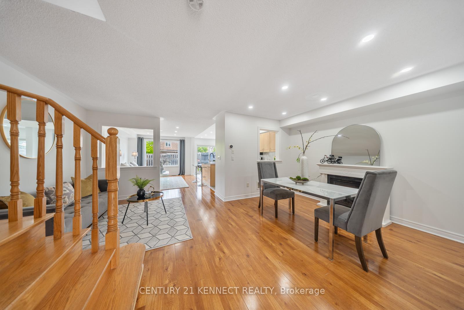 Photo 4 of 56 White Crescent, Barrie, Holly — HOMEH