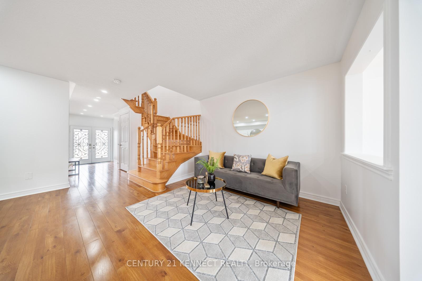 Photo 8 of 56 White Crescent, Barrie, Holly — HOMEH